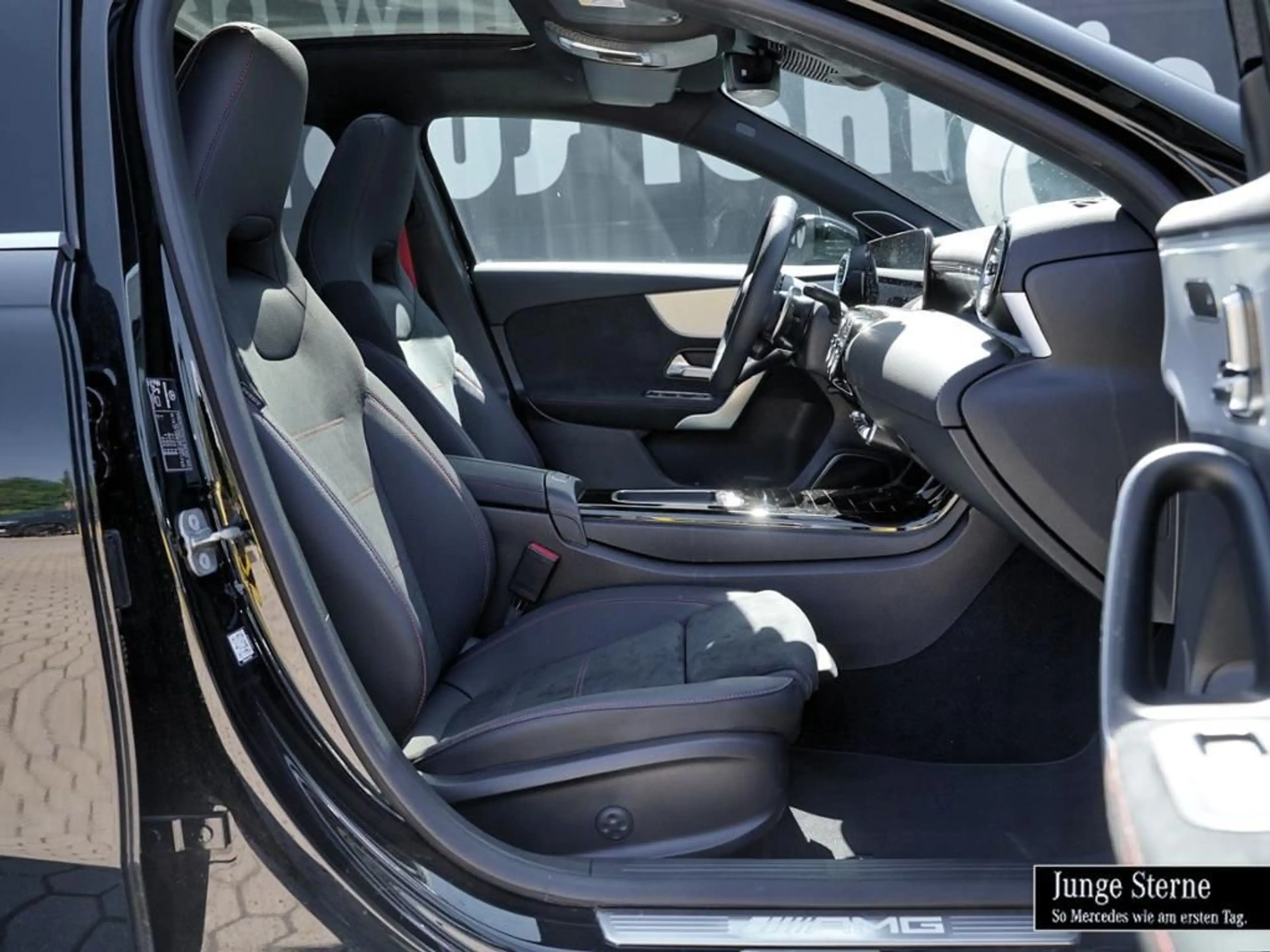 Mercedes-Benz A 35 AMG AMG A 35 4MATIC Kompaktlimousine 360 AHK AUT LM — photo 4