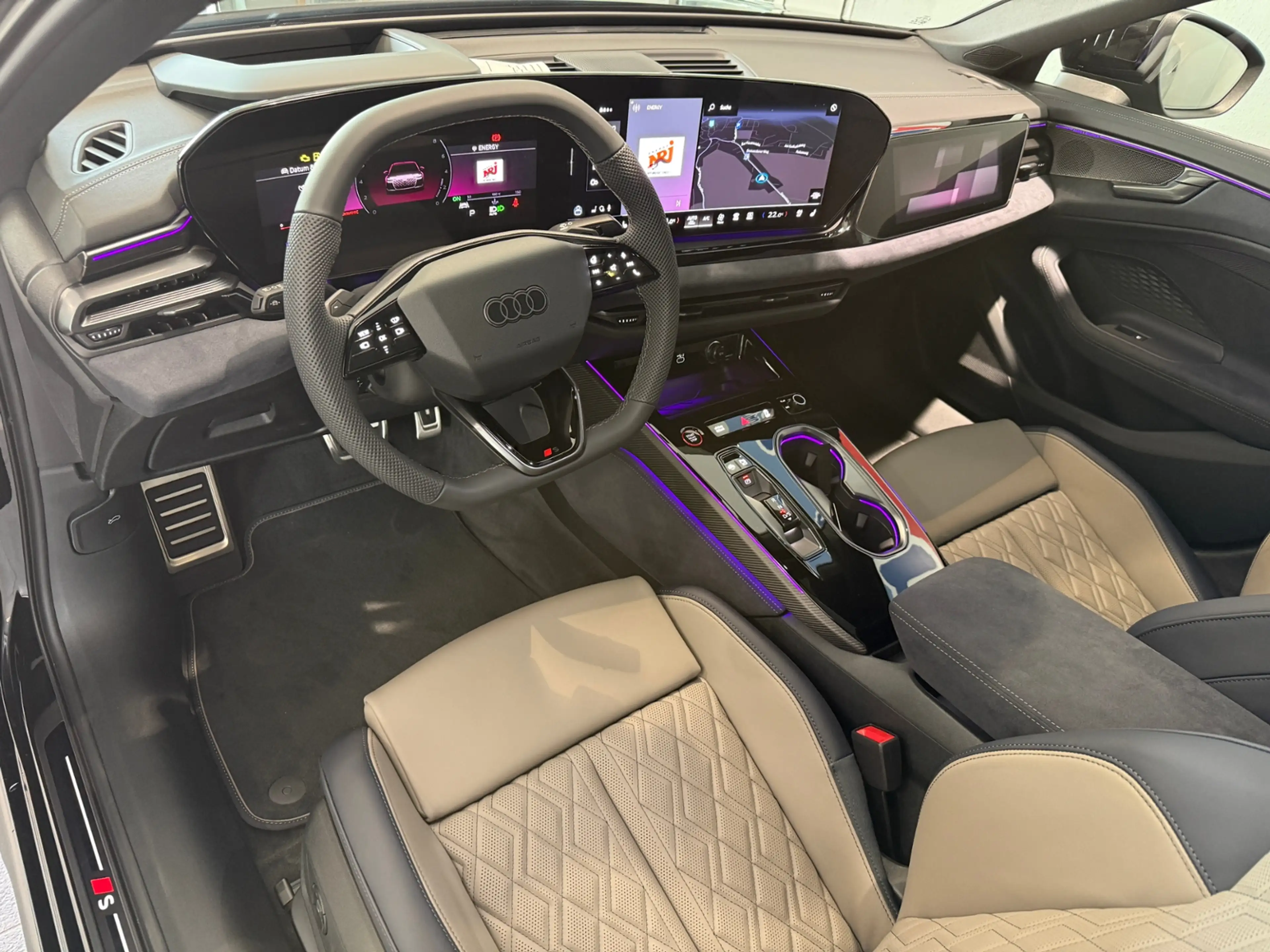 Audi A6 Limousine 3.0TFSI quattro NeuesModell PanoDach — photo 12