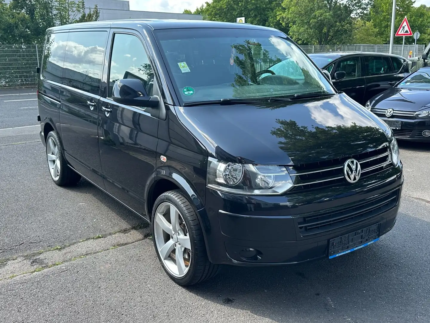 Volkswagen T5 Caravelle T5 Bus CaravelleComfortline~6SITZER~NAVI~AHK~DSG Schwarz - 1
