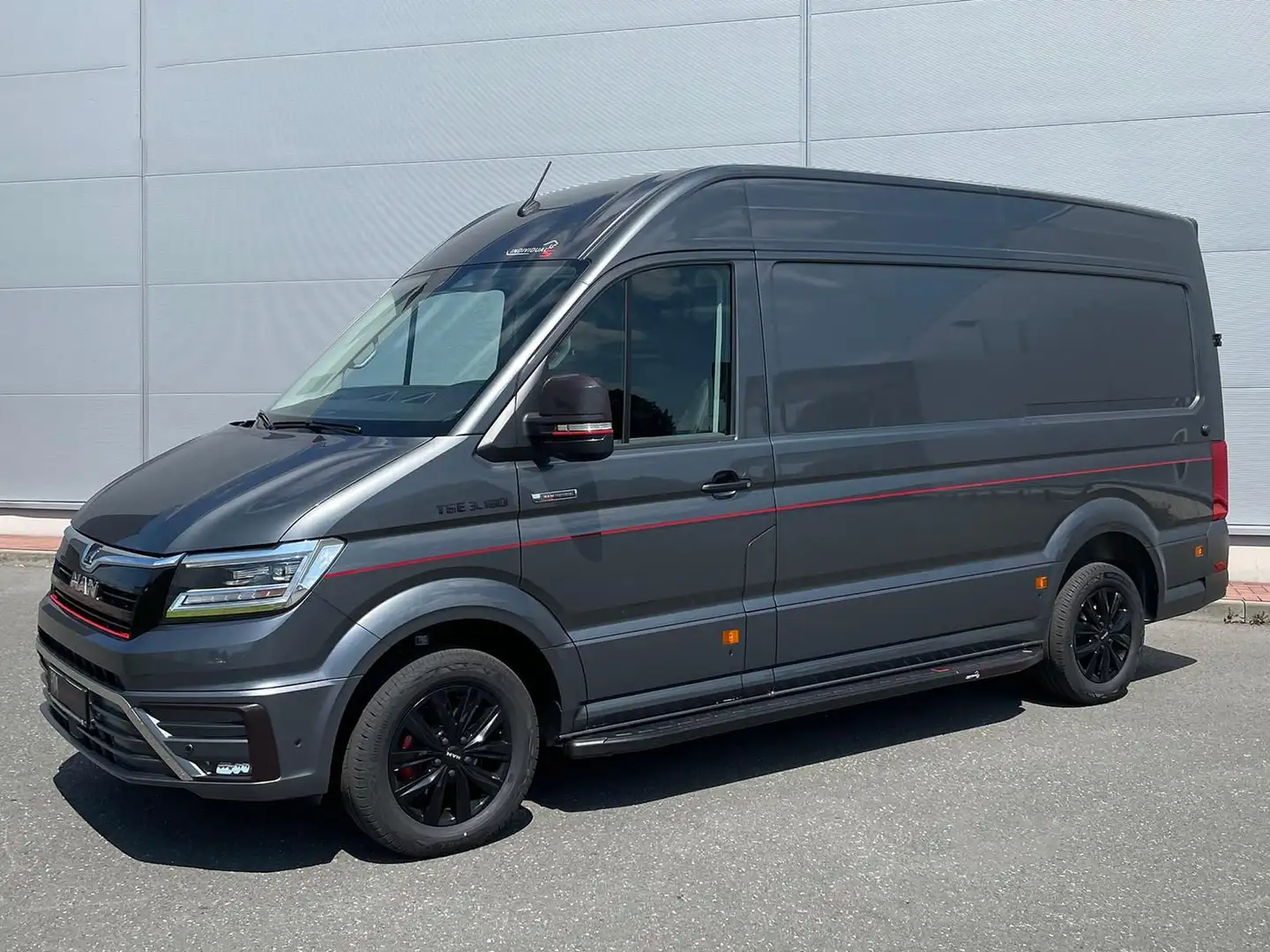 MAN TGE 3.180 L3H3 Kasten 4x4 Individual Lion S ACC Grau - 1