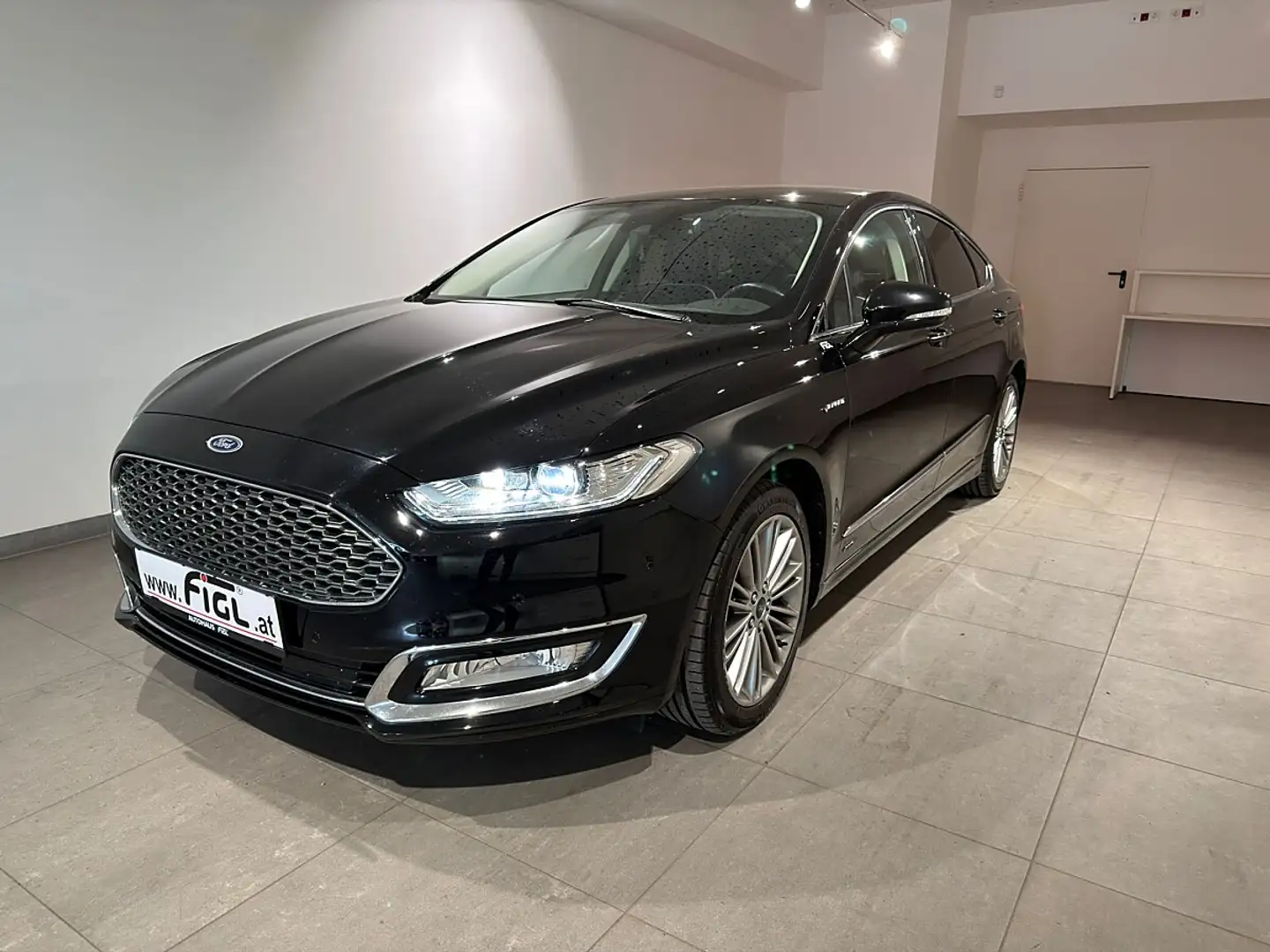 Ford Mondeo Vignale 2,0 TDCi AWD PowerShift Aut. Schwarz - 1