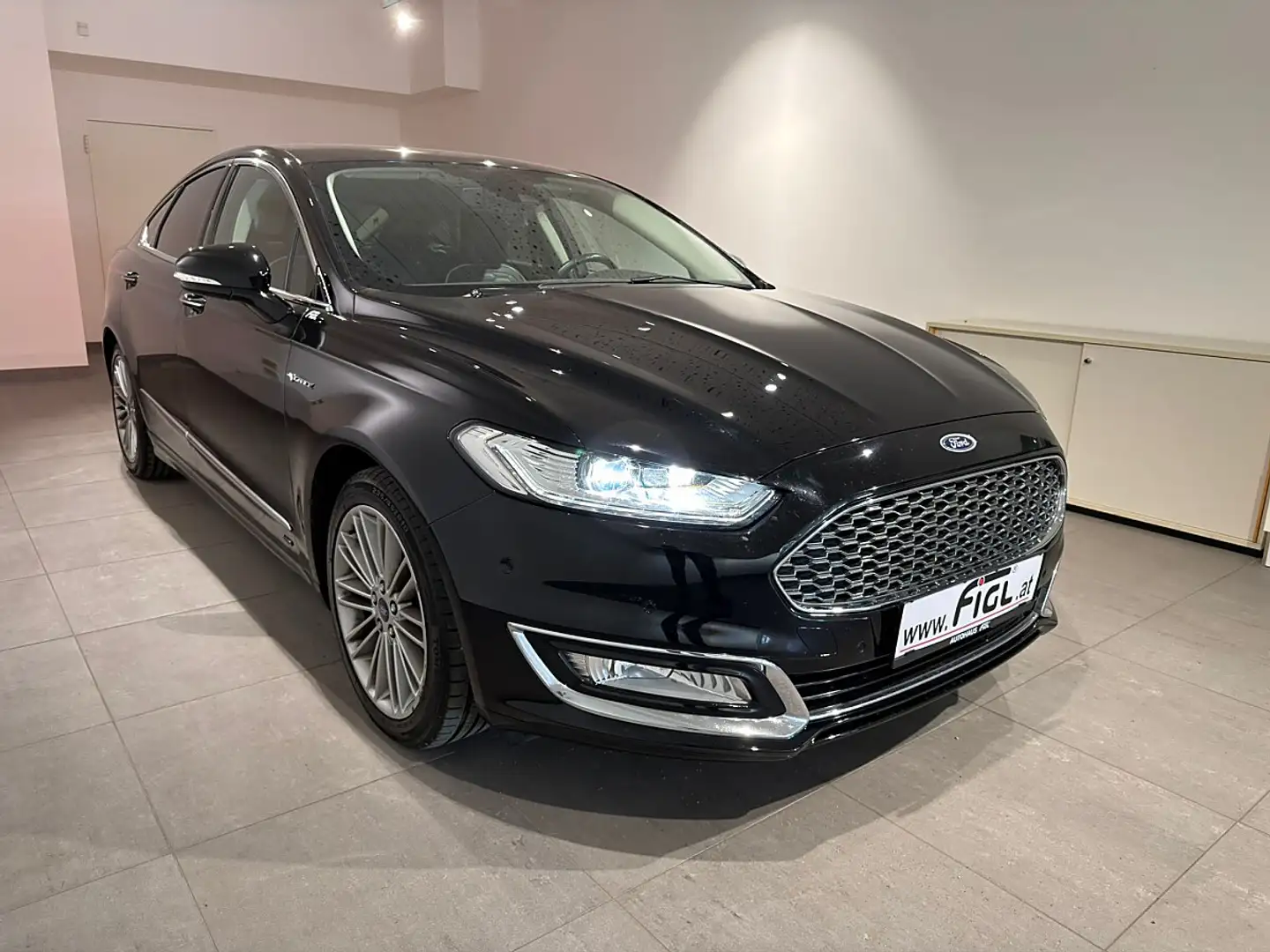 Ford Mondeo Vignale 2,0 TDCi AWD PowerShift Aut. Schwarz - 2