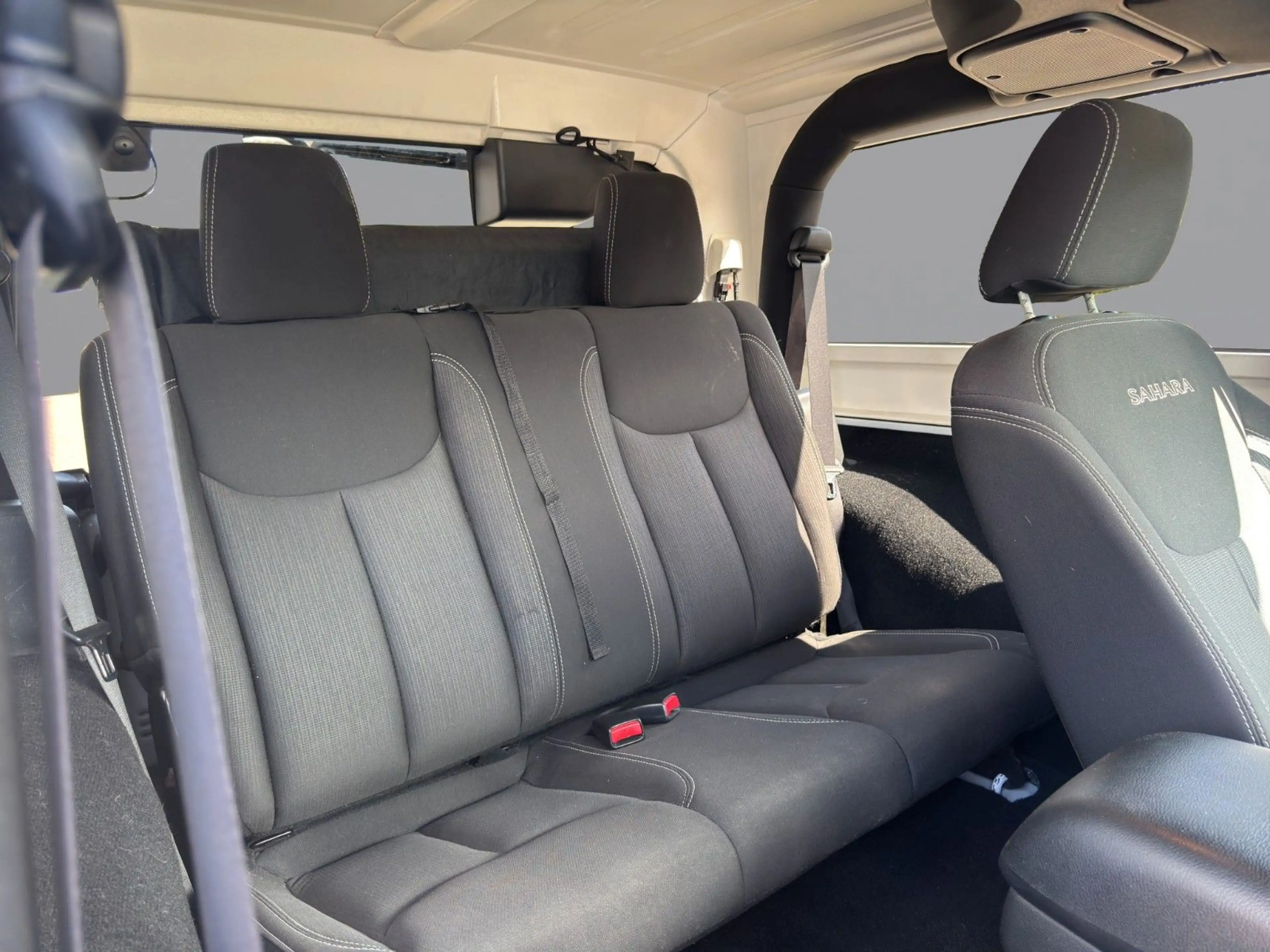 Jeep Wrangler Unlimited Sahara aus 1.Hand — photo 13