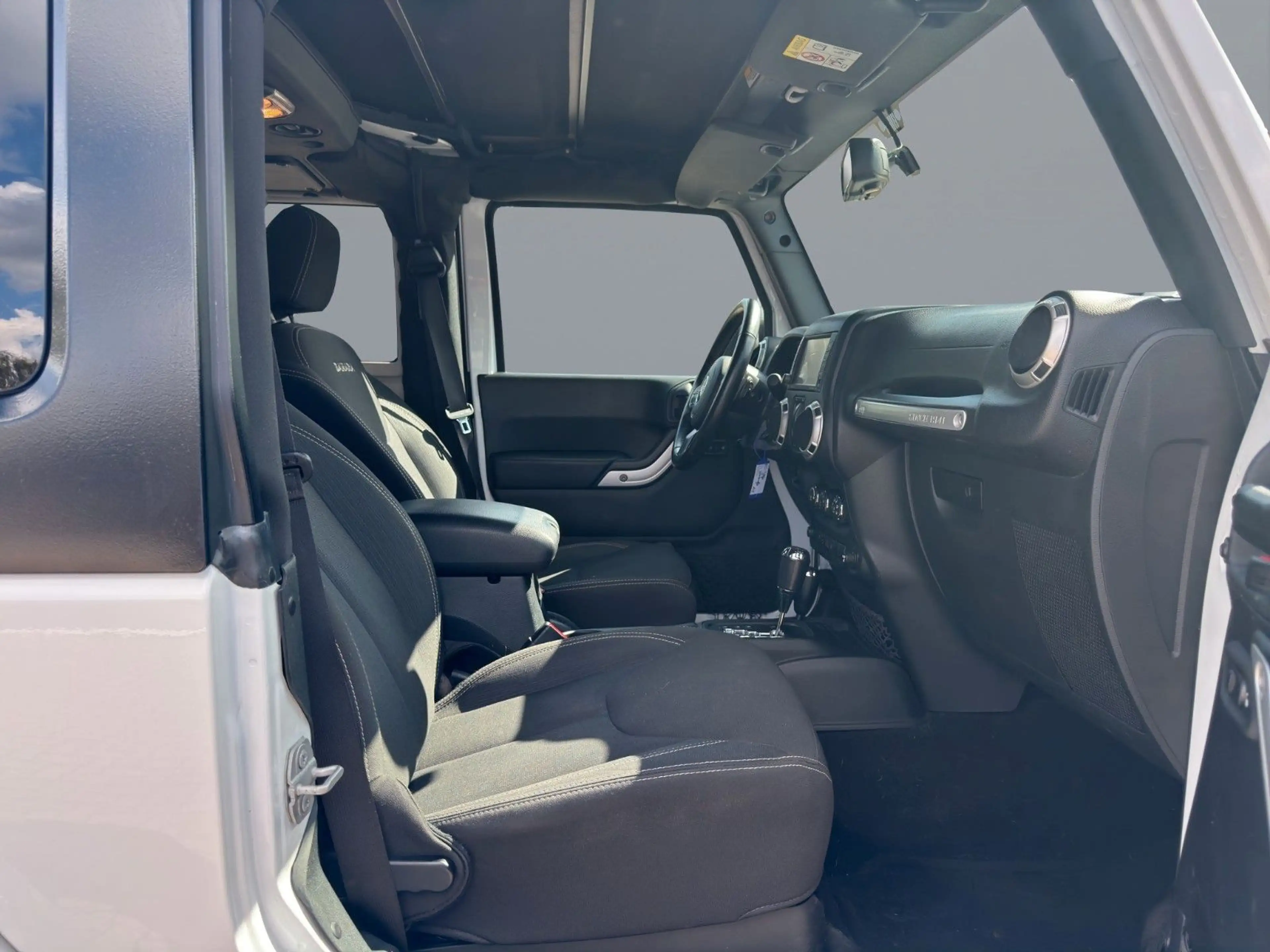 Jeep Wrangler Unlimited Sahara aus 1.Hand — photo 11