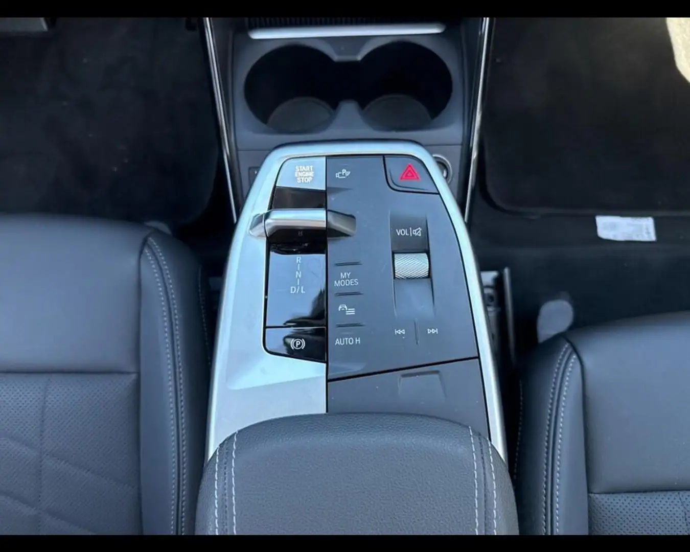 BMW 220 i Active Tourer mhev 48V Luxury auto Weiß - 2