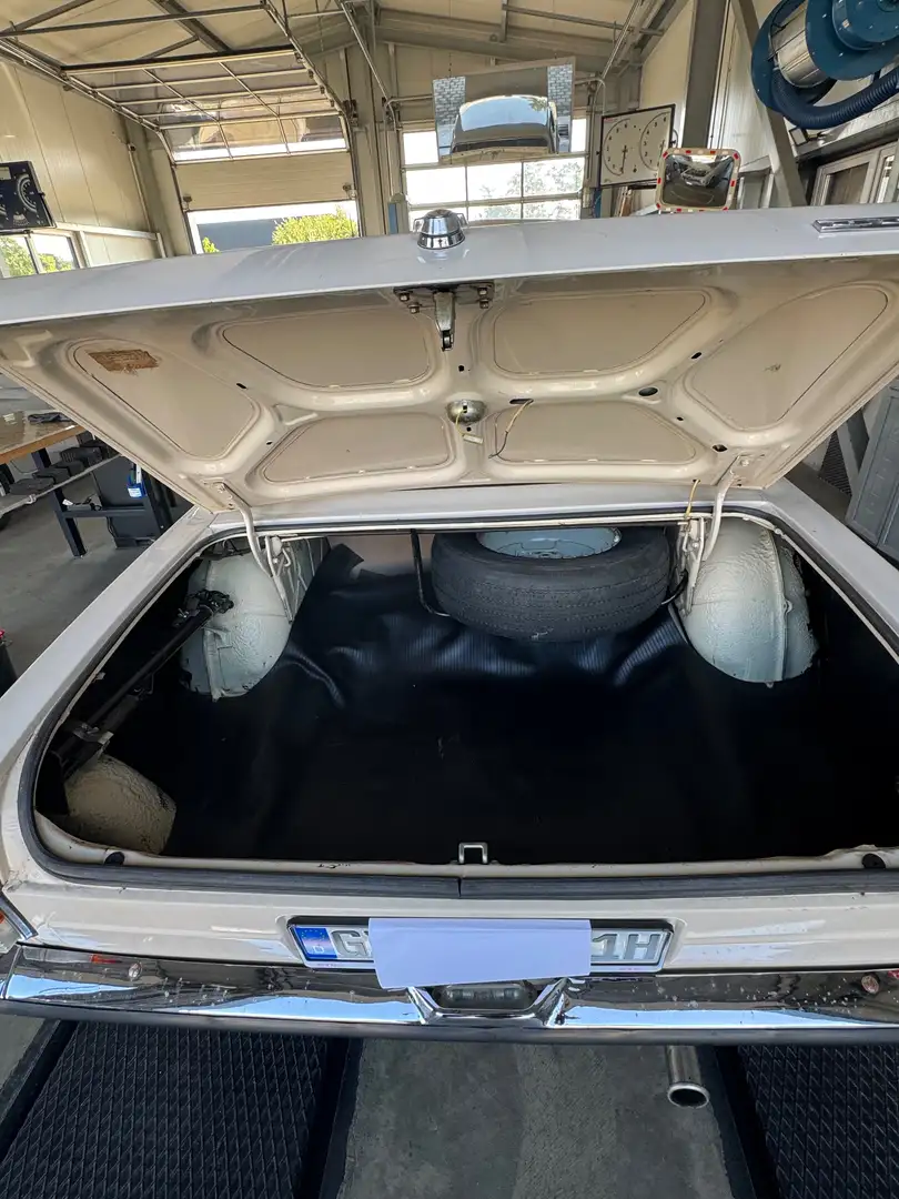 GAZ 2410 Beige - 2