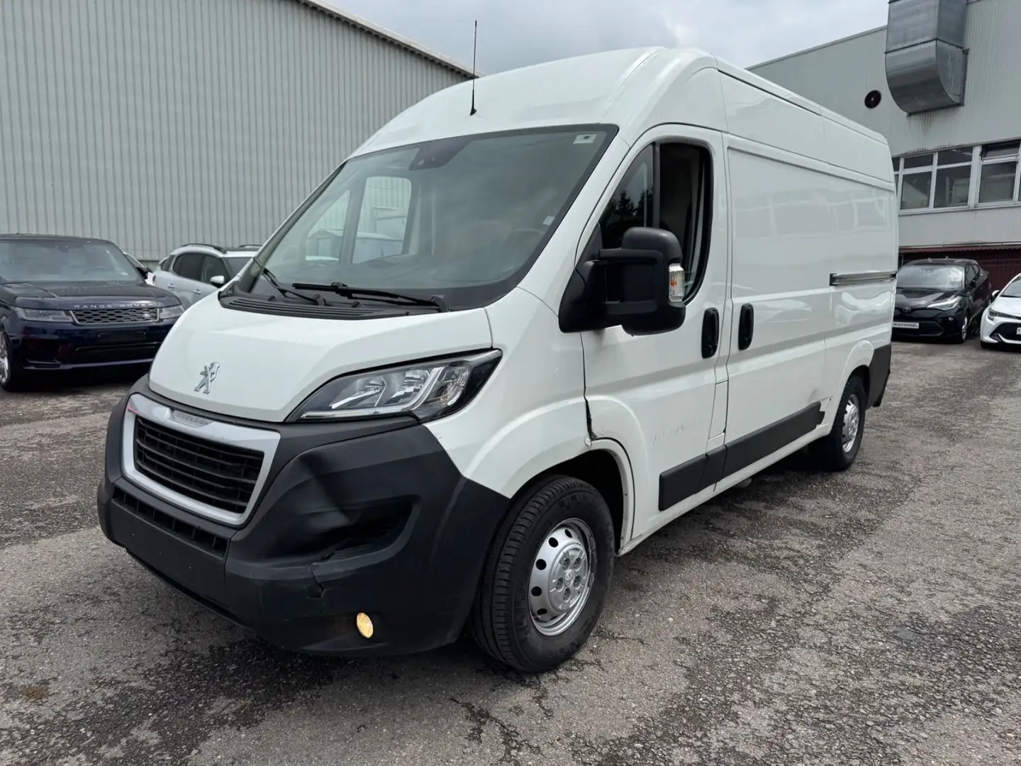Peugeot Boxer 330 L2H2 2.2 S&S 165ps Luftfederung Navi Weiß - 2