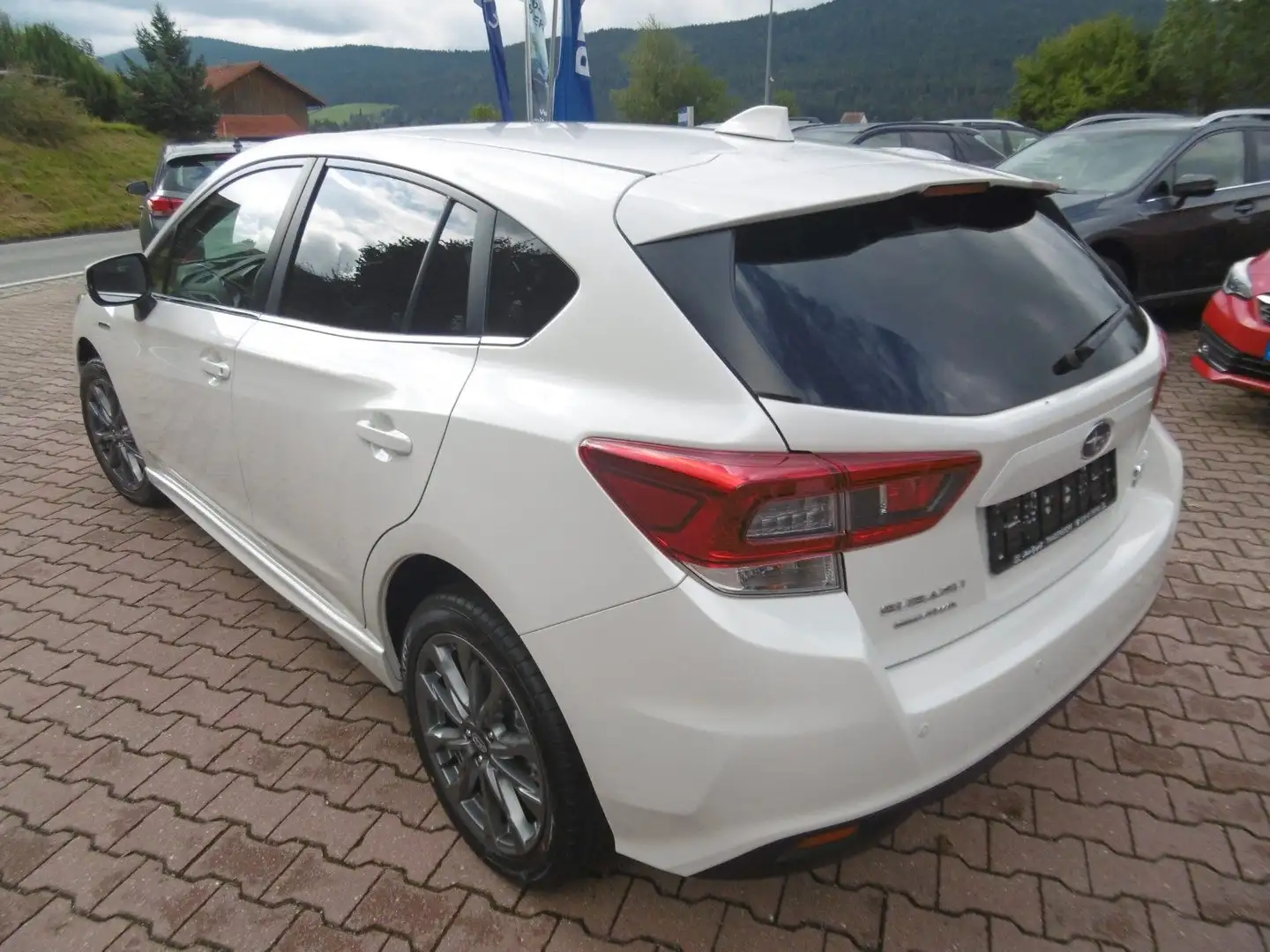 Subaru Impreza 2.0ie Platinum Lineartronic, Hybrid Weiß - 2