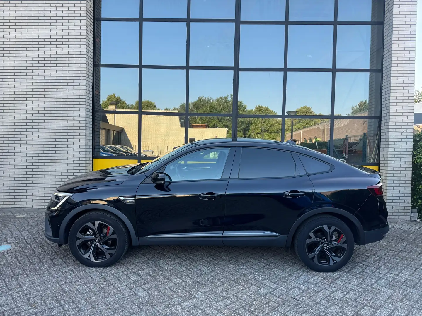 Renault Arkana Hybrid 145PK R.S. Line & wegklapbare trekhaak nog Zwart - 2
