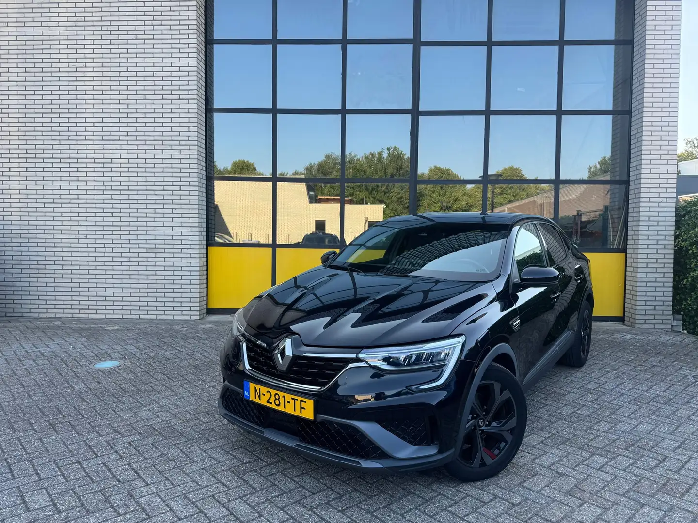 Renault Arkana Hybrid 145PK R.S. Line & wegklapbare trekhaak nog Zwart - 1