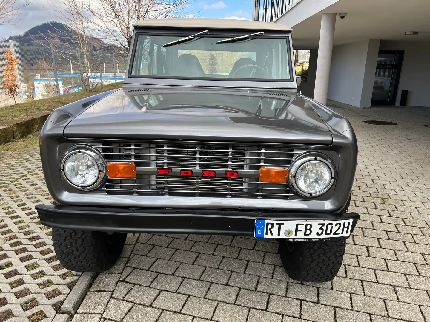 Ford Bronco Gris - 2