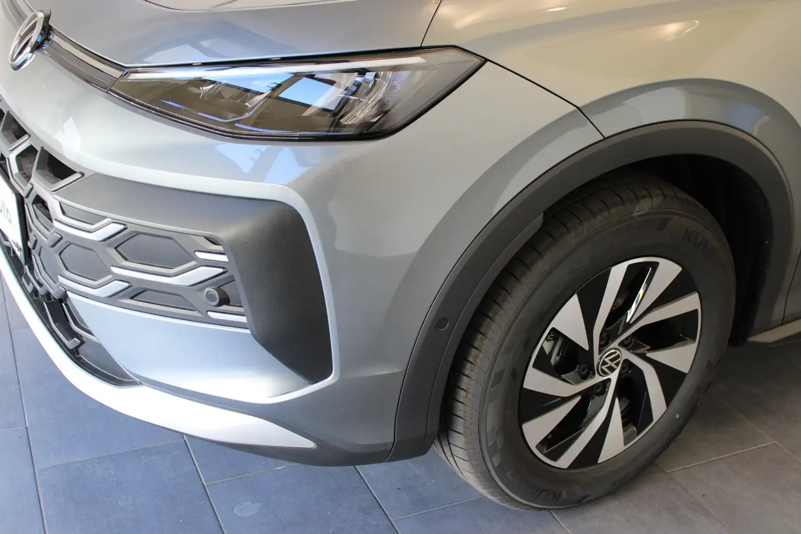 Volkswagen T-Roc Life eTSI DSG Grau - 2