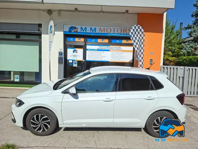 Volkswagen Polo view 4