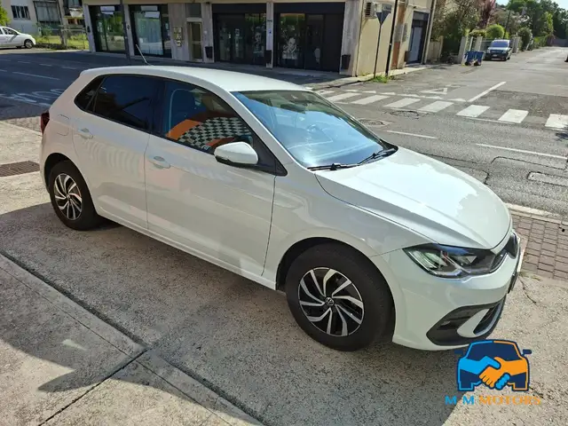 Volkswagen Polo view 3