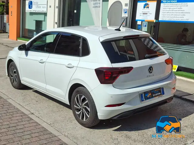 Volkswagen Polo view 6