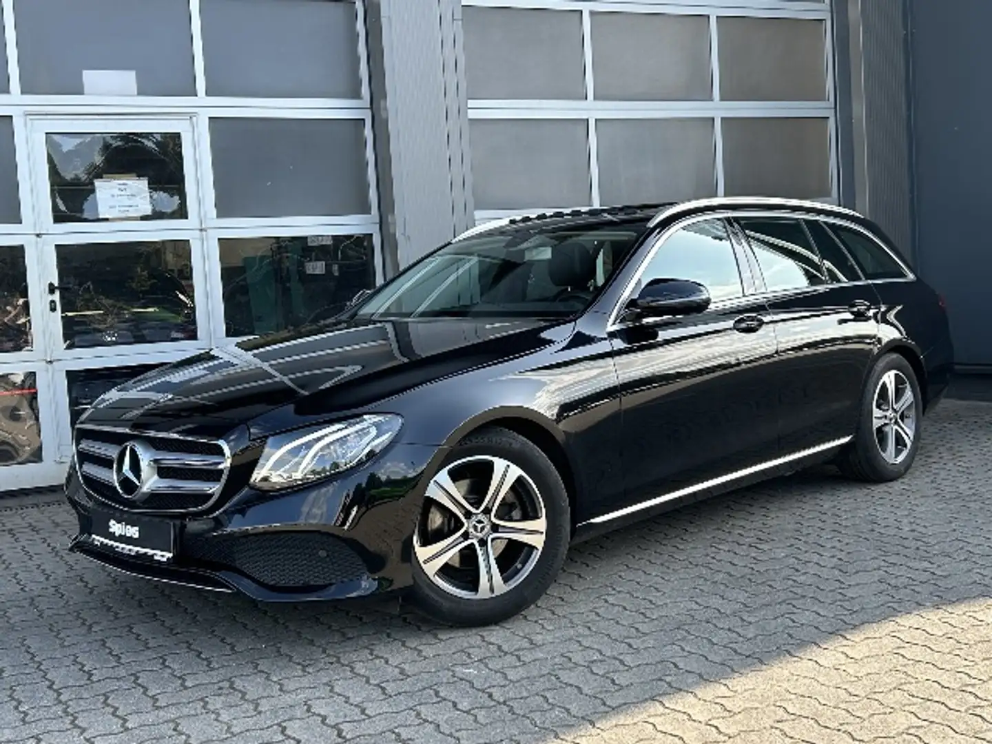 Mercedes-Benz E 200 T-Modell Avantgarde AHK LED Shz Schwarz - 1
