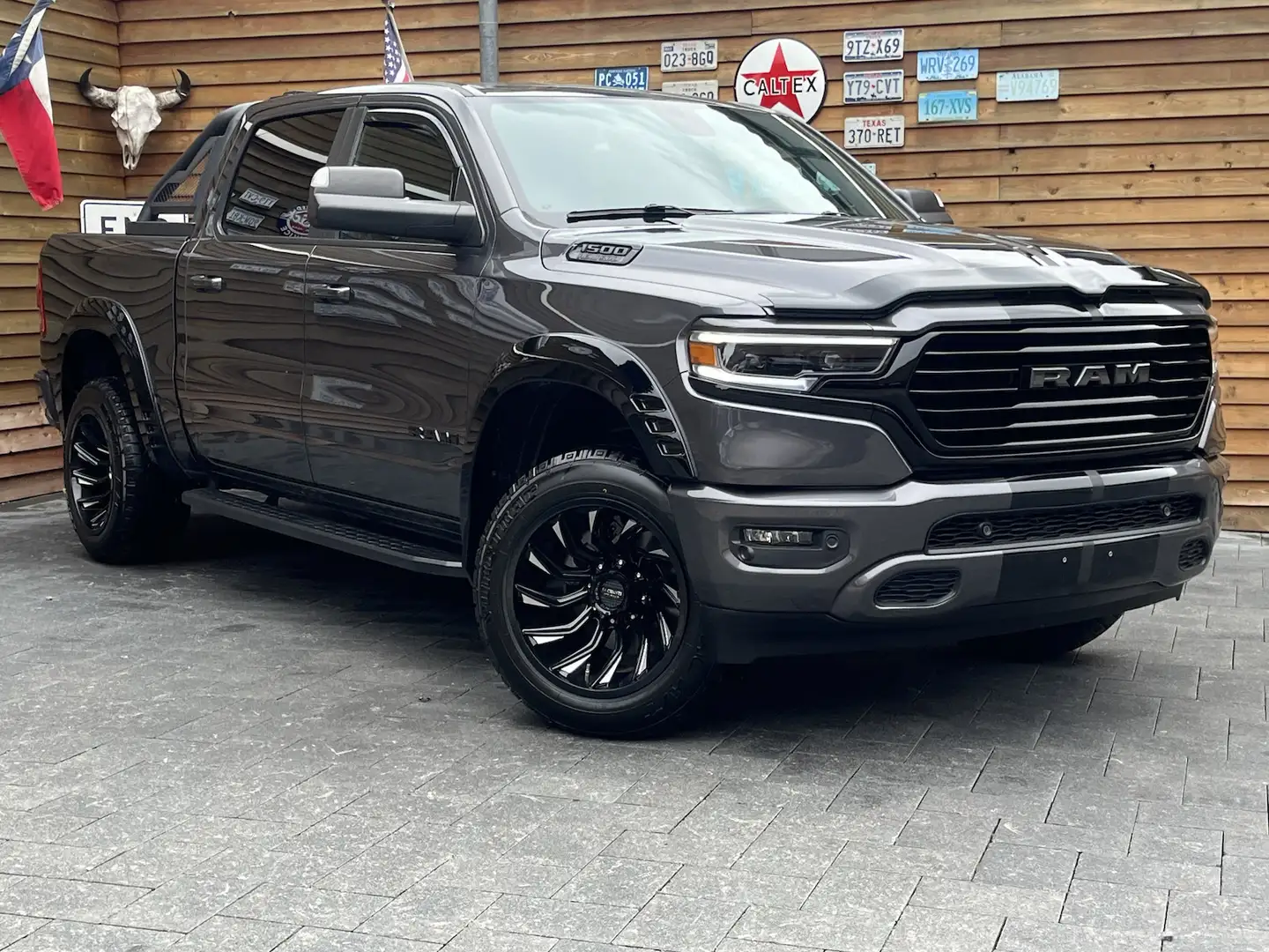 Dodge RAM 1500 Offroad 5,7 4x4 AHK LPG Bügel La Chanti Grau - 2