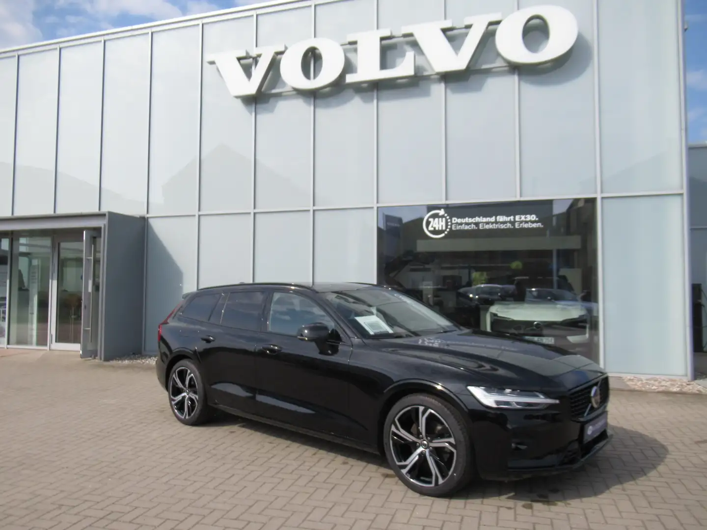 Volvo V60 B4 Benzin Ultra Dark Automatik Noir - 1