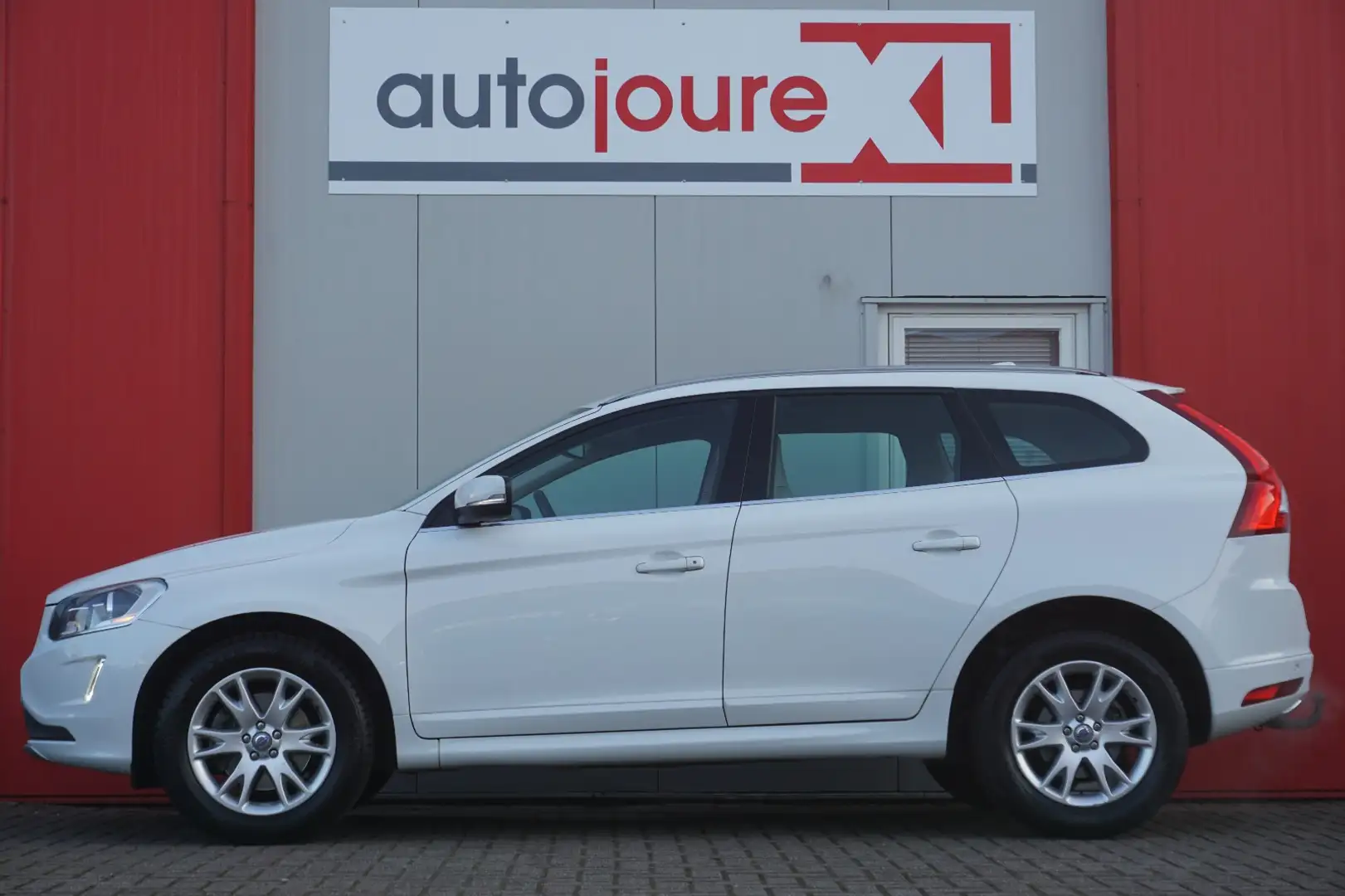 Volvo XC60 2.0 T5 FWD Momentum | Leder | Cruise Control | 18' Wit - 2