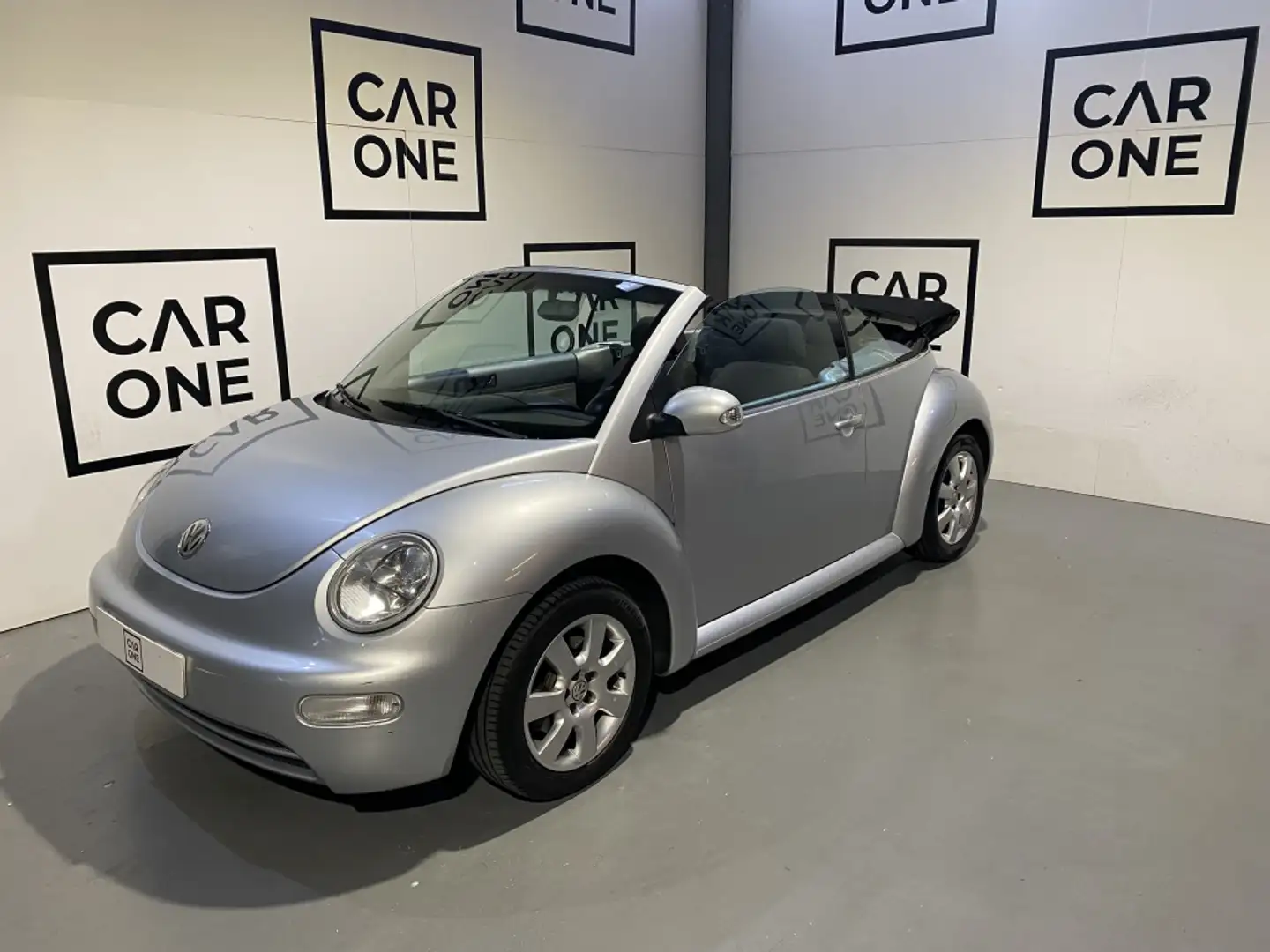 Volkswagen Beetle Cabrio 1.6 Grijs - 1