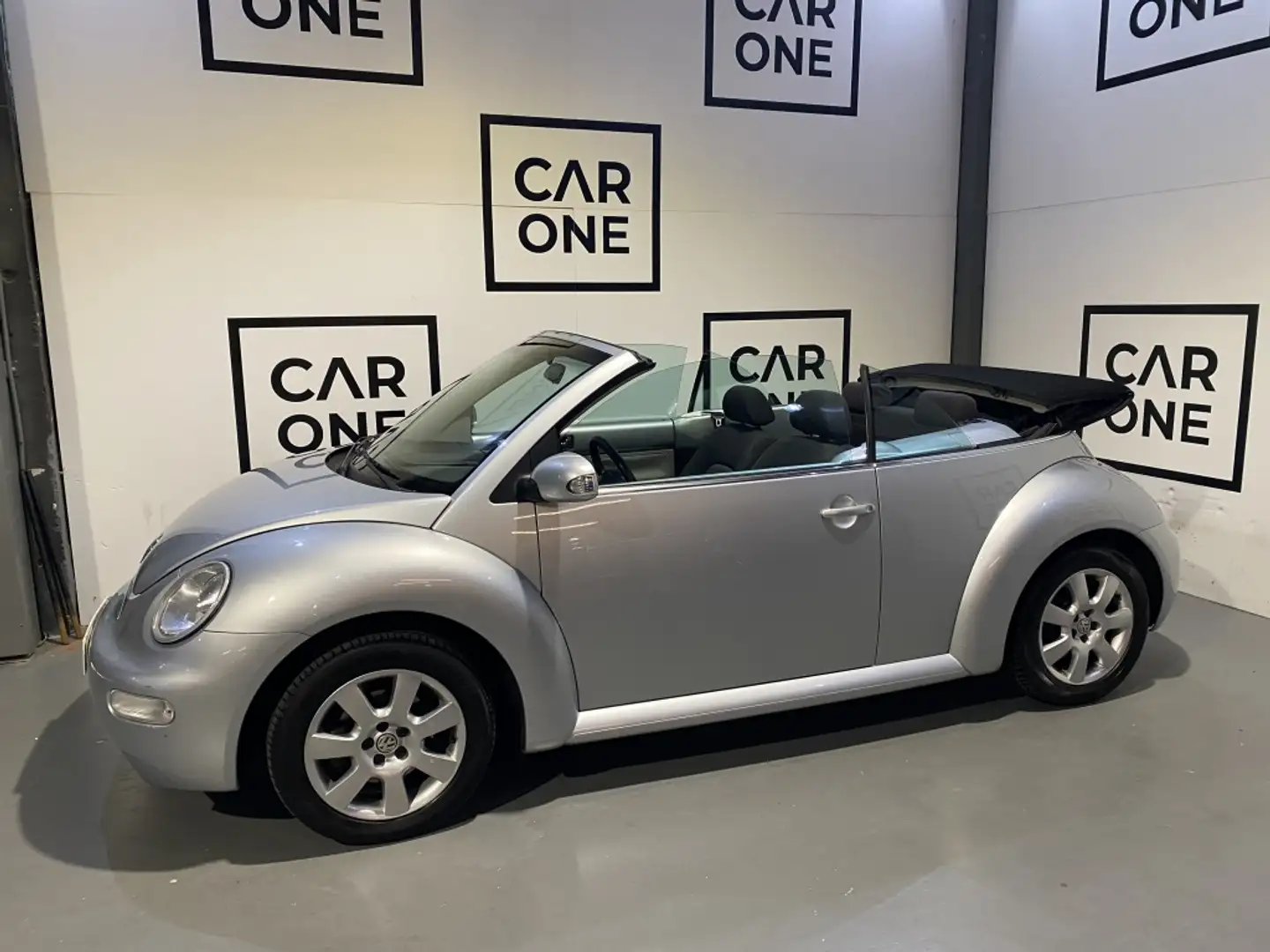 Volkswagen Beetle Cabrio 1.6 Grijs - 2