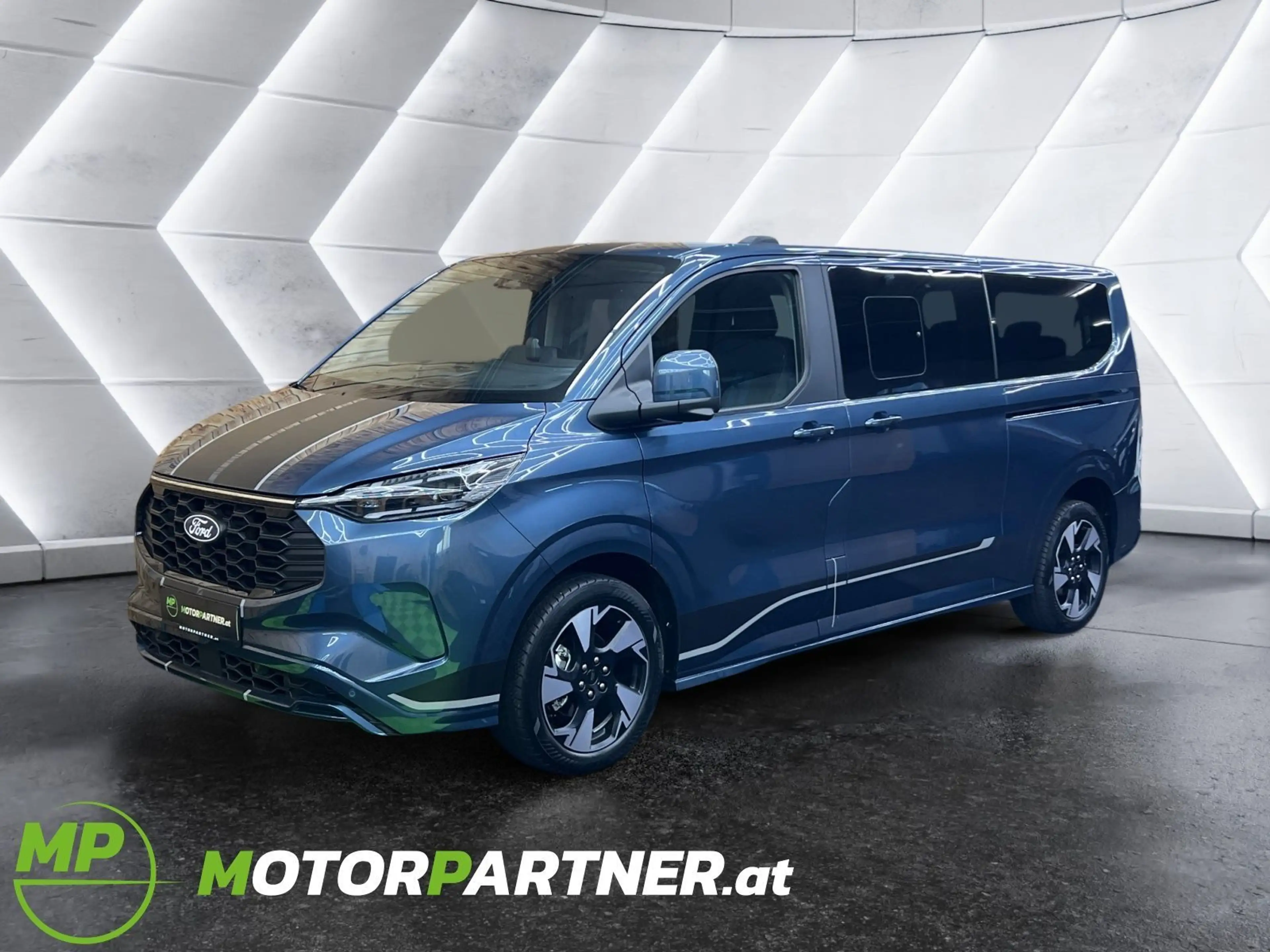 Ford Tourneo Custom L2 Sport | PHEV | Bus 8-Sitze | auf Lager