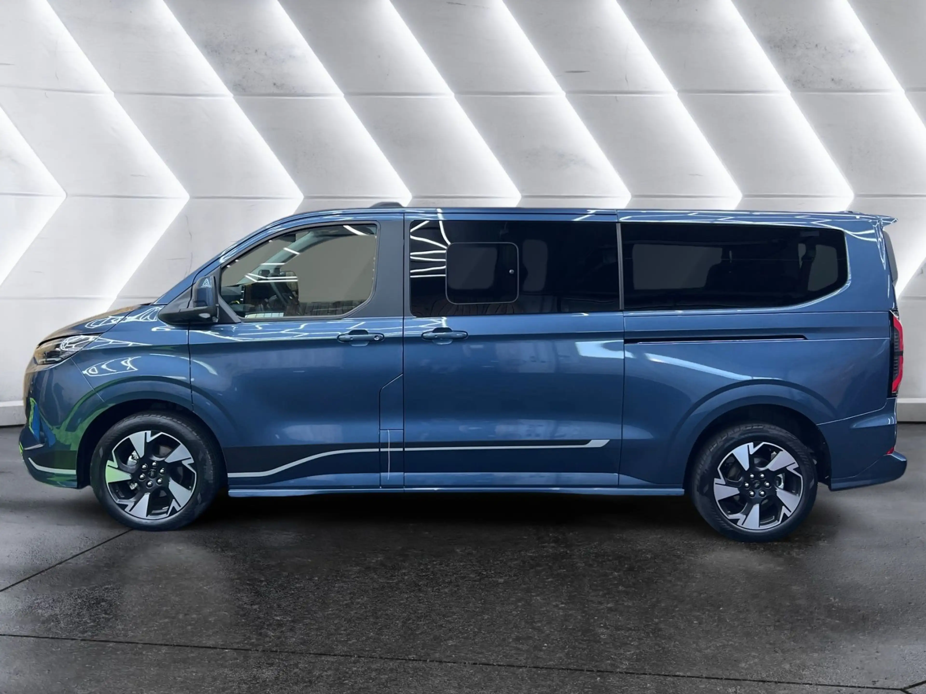 Ford Tourneo Custom L2 Sport | PHEV | Bus 8-Sitze | auf Lager — photo 2