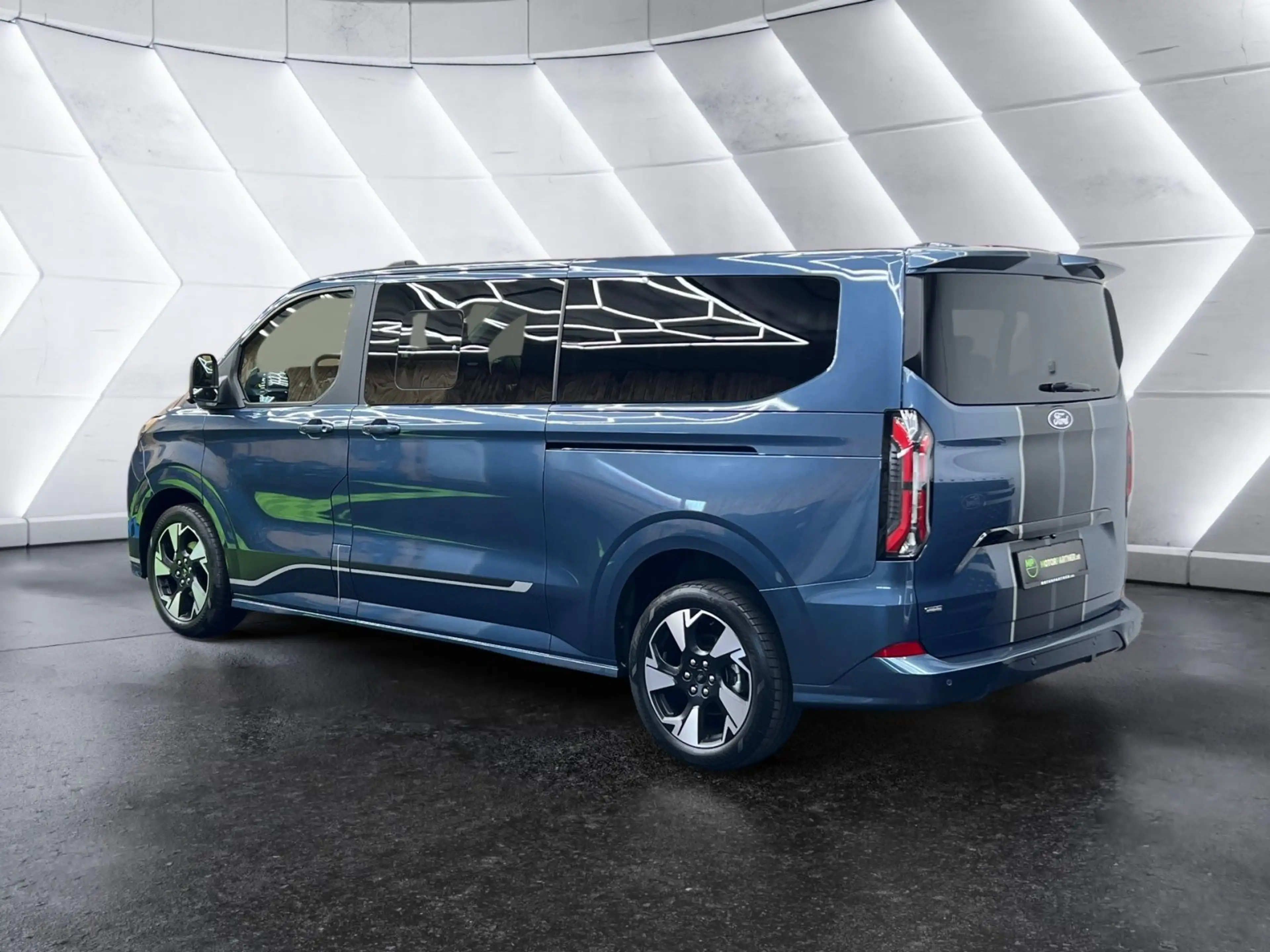 Ford Tourneo Custom L2 Sport | PHEV | Bus 8-Sitze | auf Lager — photo 3