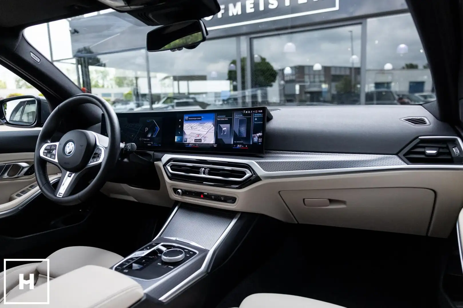 BMW 320 3-serie Touring 320e M-Sport | Trekhaak | Pano Grijs - 2