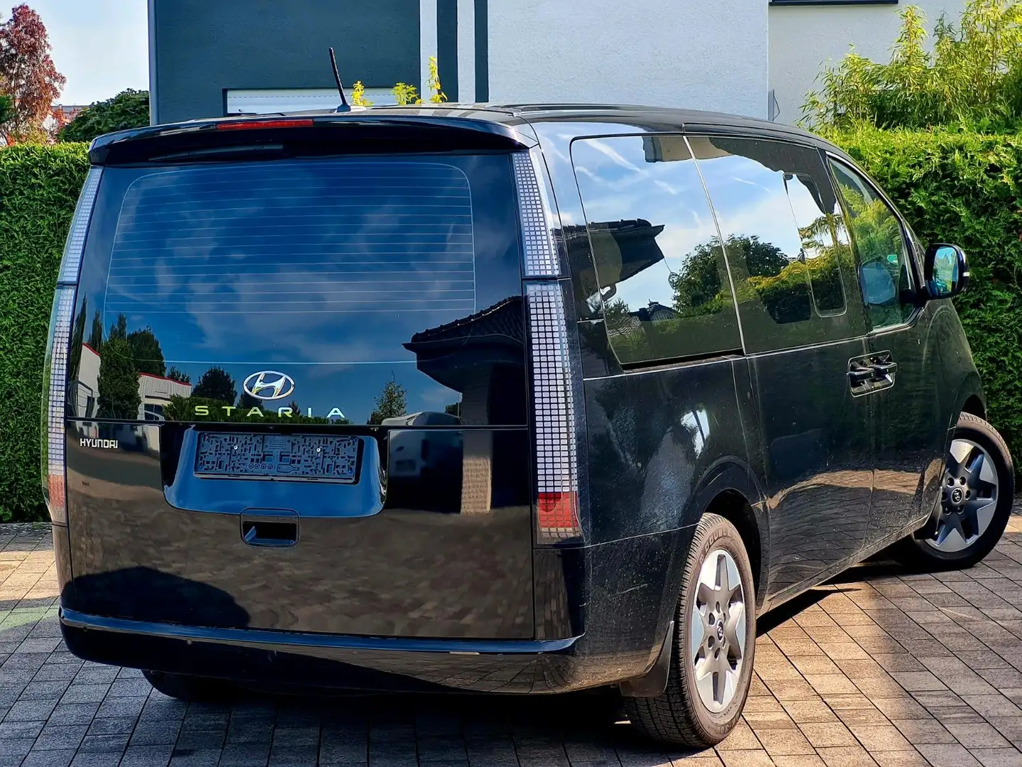 Hyundai STARIA Prime Automatik 130kW *9-Sitze, 1.Hand* Schwarz - 2