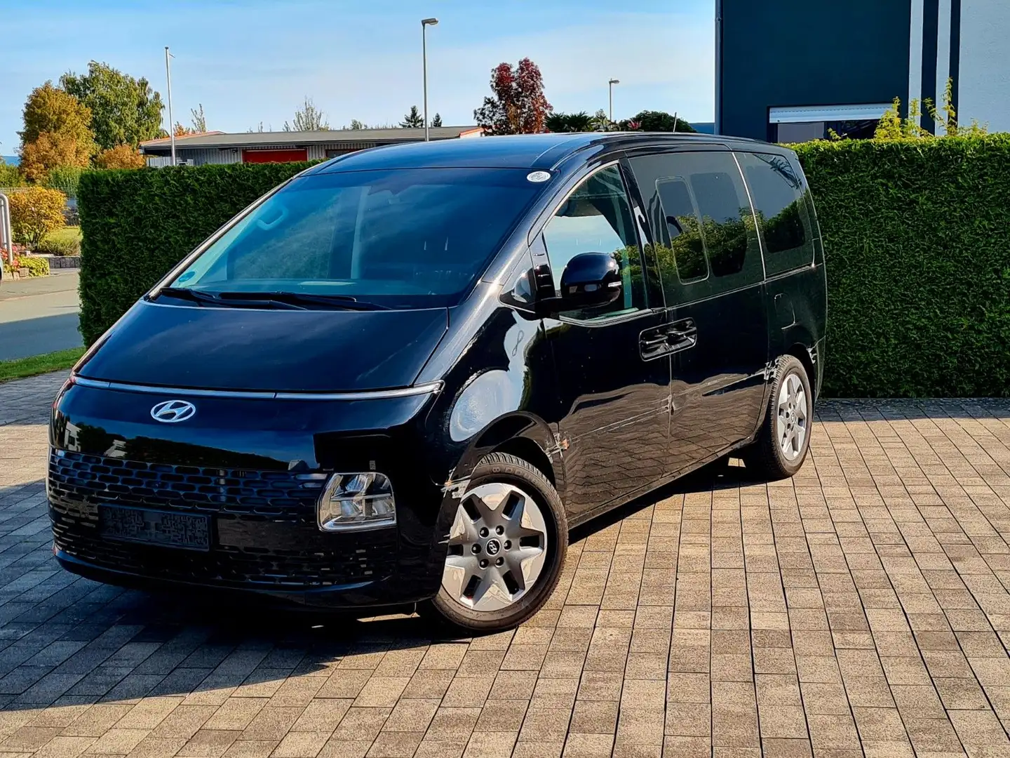 Hyundai STARIA Prime Automatik 130kW *9-Sitze, 1.Hand* Schwarz - 1