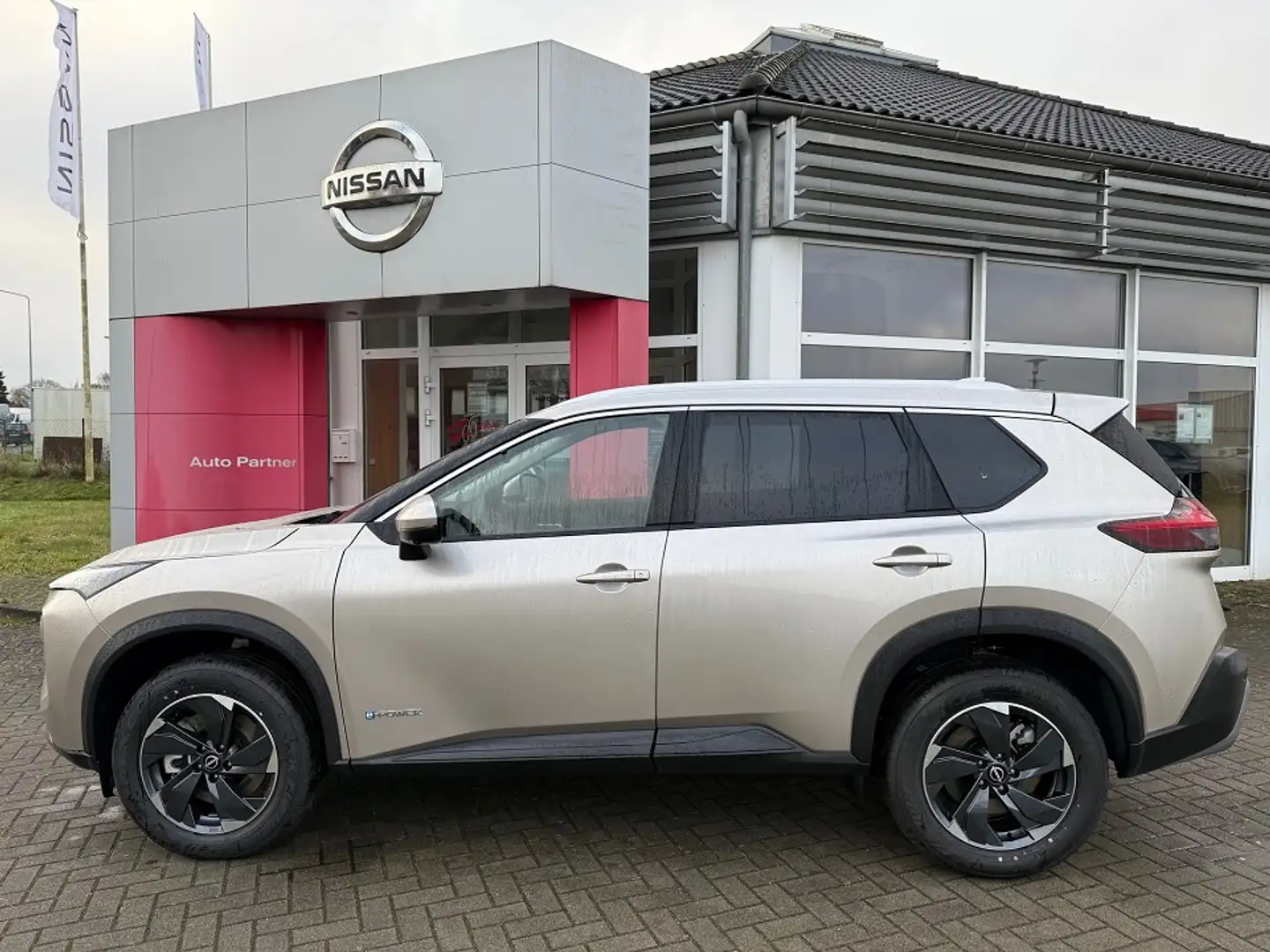 Nissan X-Trail 1.5 VC-T e-4ORCE 4x4 N-Connecta 5 Sitze PGD Beige - 2
