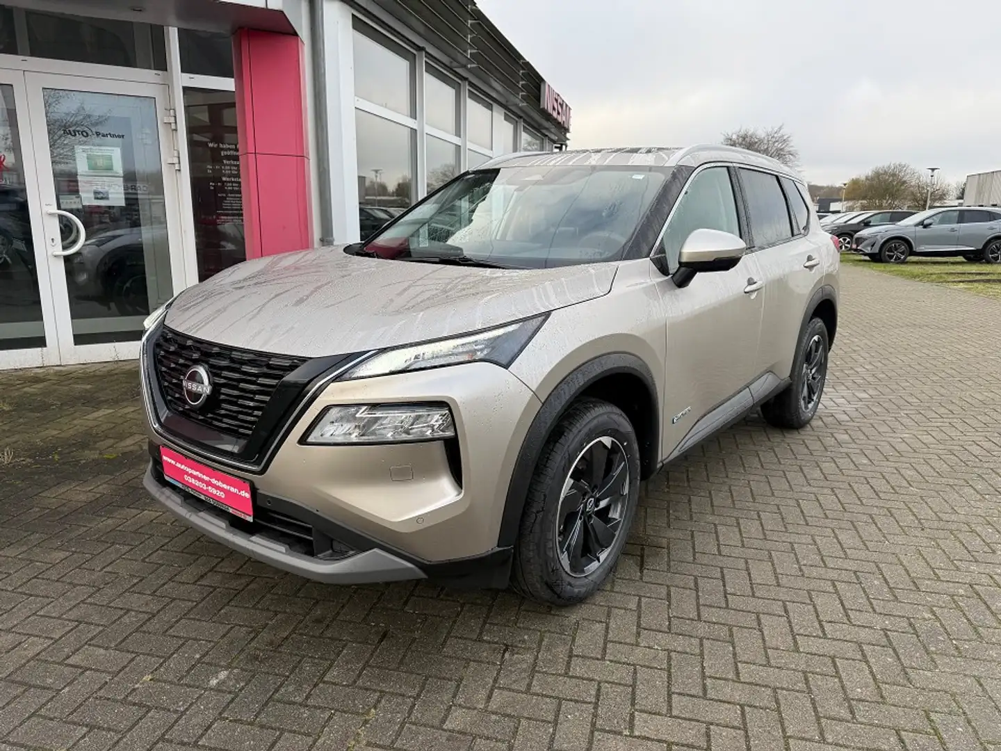 Nissan X-Trail 1.5 VC-T e-4ORCE 4x4 N-Connecta 5 Sitze PGD Beige - 1