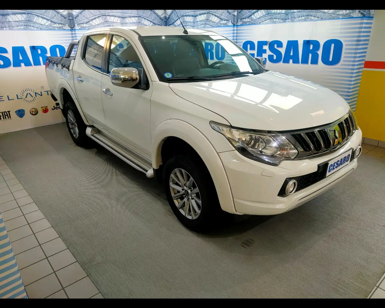 Mitsubishi L200 Double Cab 2.4 DI-D Mivec Intense Weiß - 1
