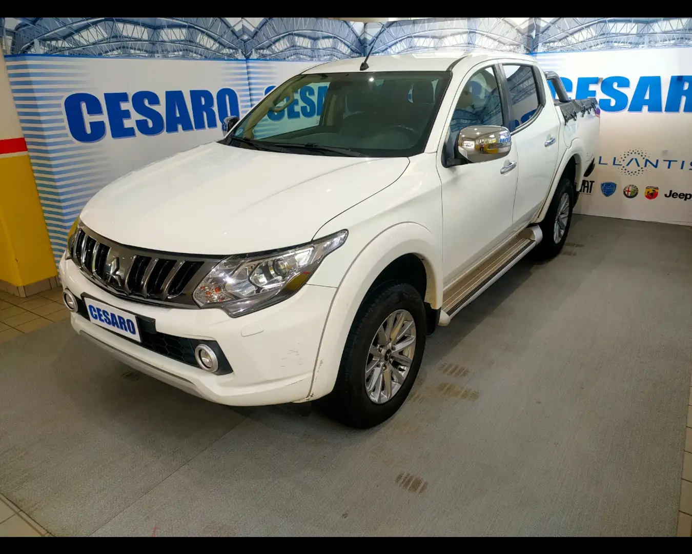 Mitsubishi L200 Double Cab 2.4 DI-D Mivec Intense Weiß - 2