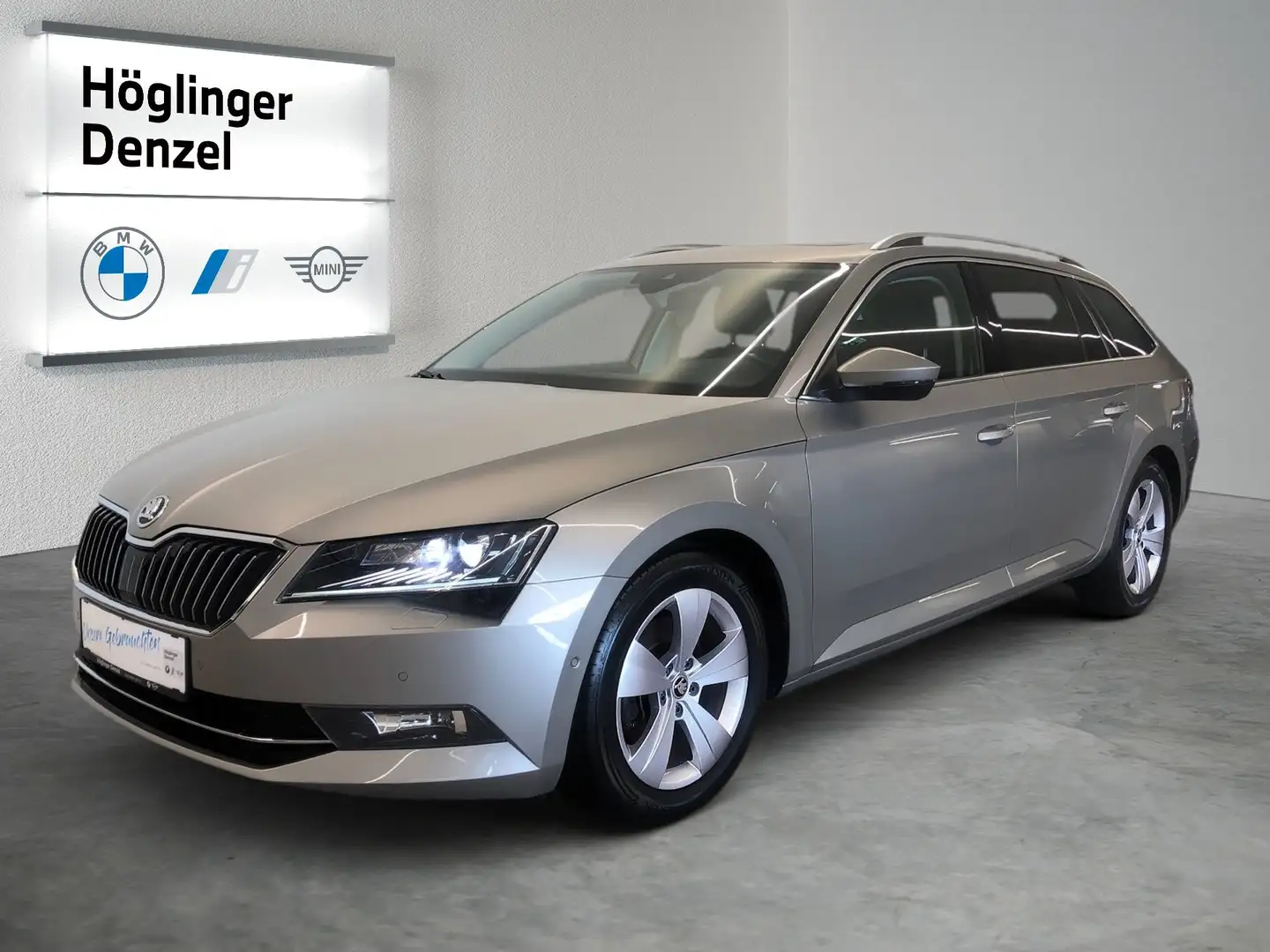 Skoda Superb Superb Kombi 2,0 TDI Style DSG Bej - 2