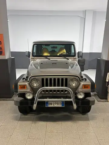 Jeep Wrangler MOTORE NUOVO CON 5.000KM PERCORSI