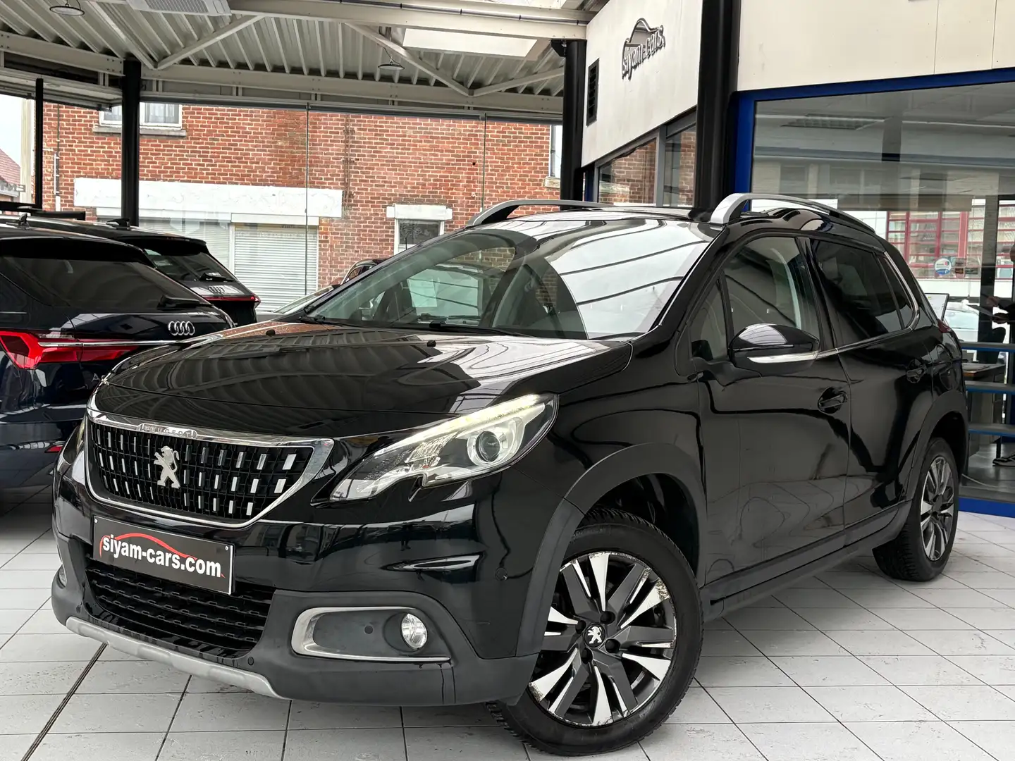 Peugeot 2008 1.2i *GPS * PANO * CUIR * PDC * CARPLAY * JANTE* Noir - 1