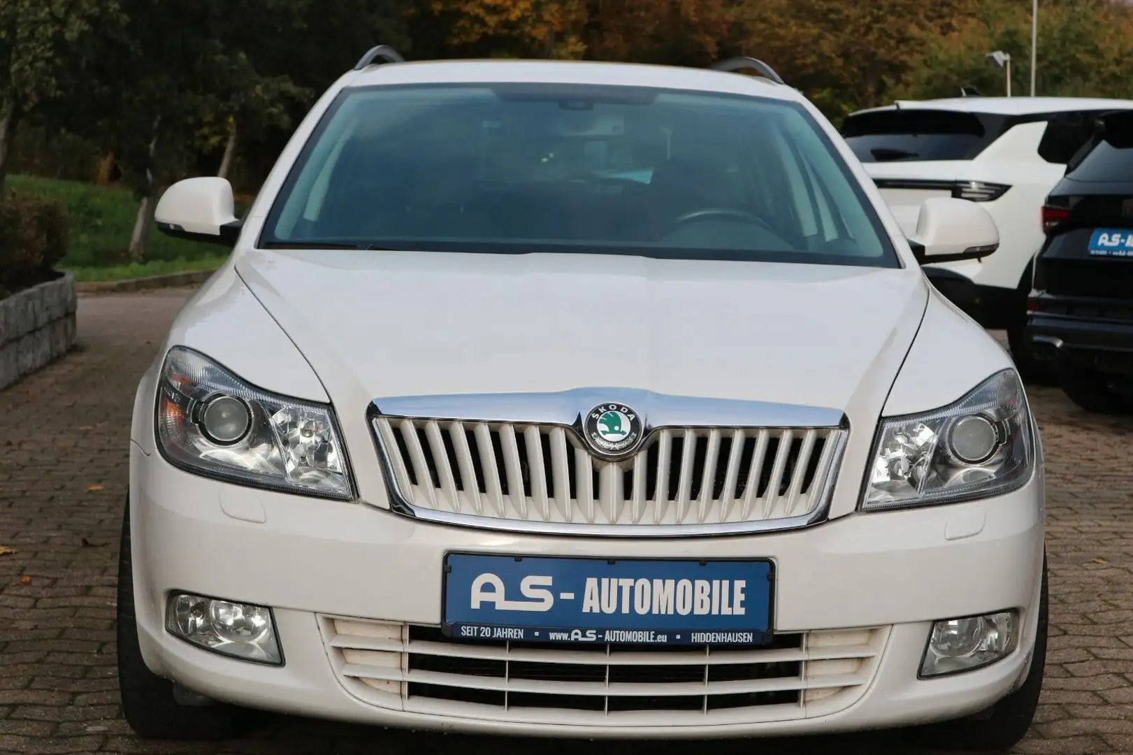 Skoda Octavia Combi Family *NAVI/TEMPO/PDC/XENON/AHK* Bílá - 2