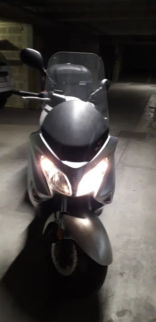 Suzuki Burgman 200 Argent - 1