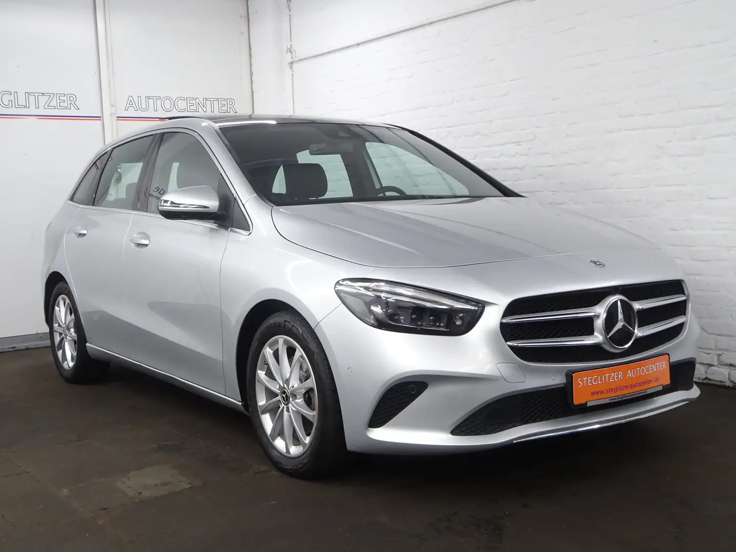 Mercedes-Benz B 200 d Progressive 8G ACC/Pano/360°/MBEAM/MBUX/Navi Zilver - 2