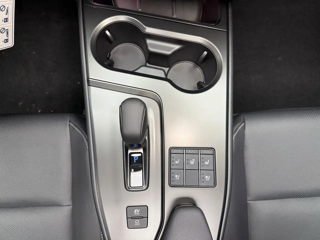 Lexus UX photo Lexus UX