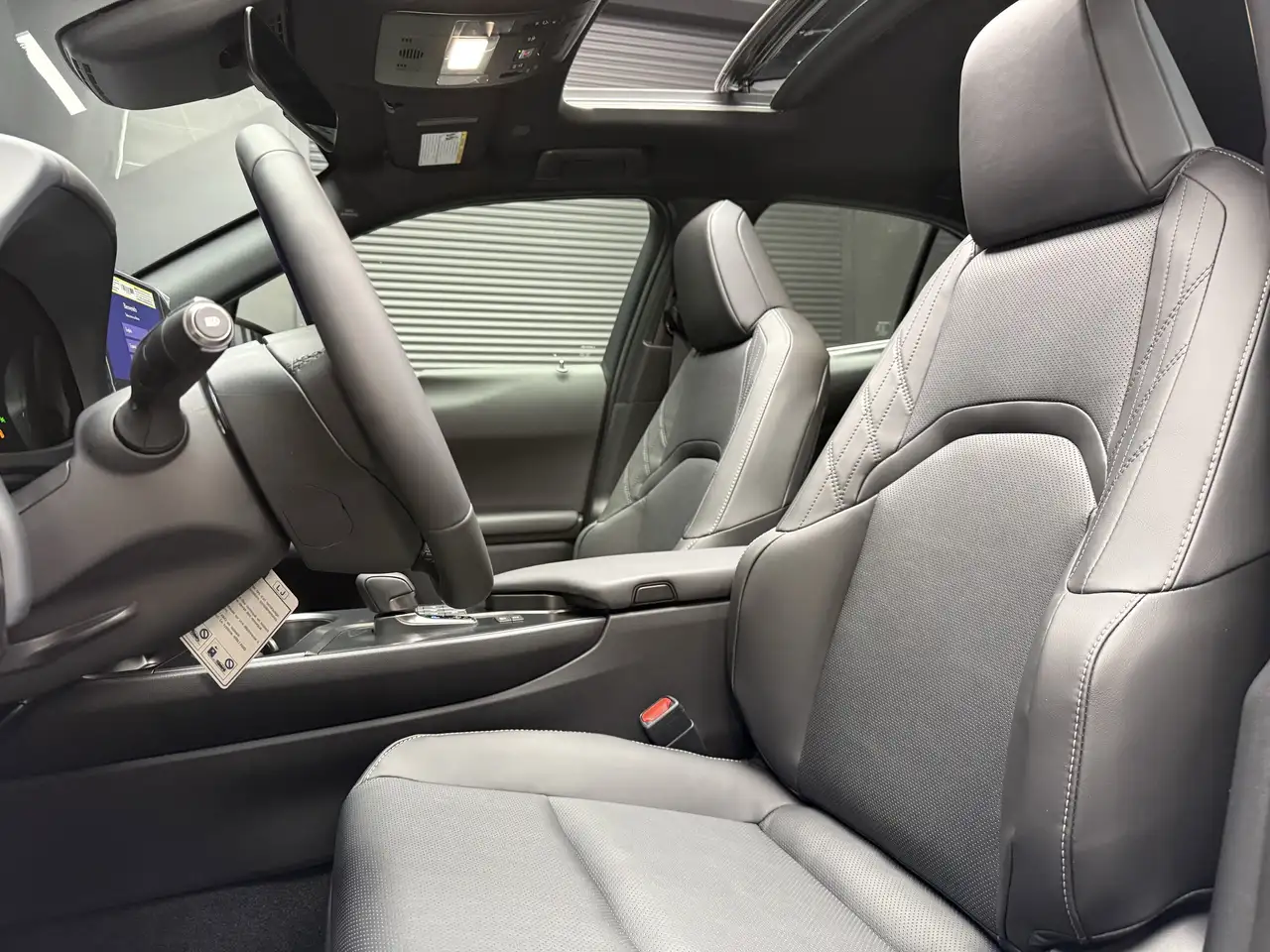 Lexus UX photo Lexus UX