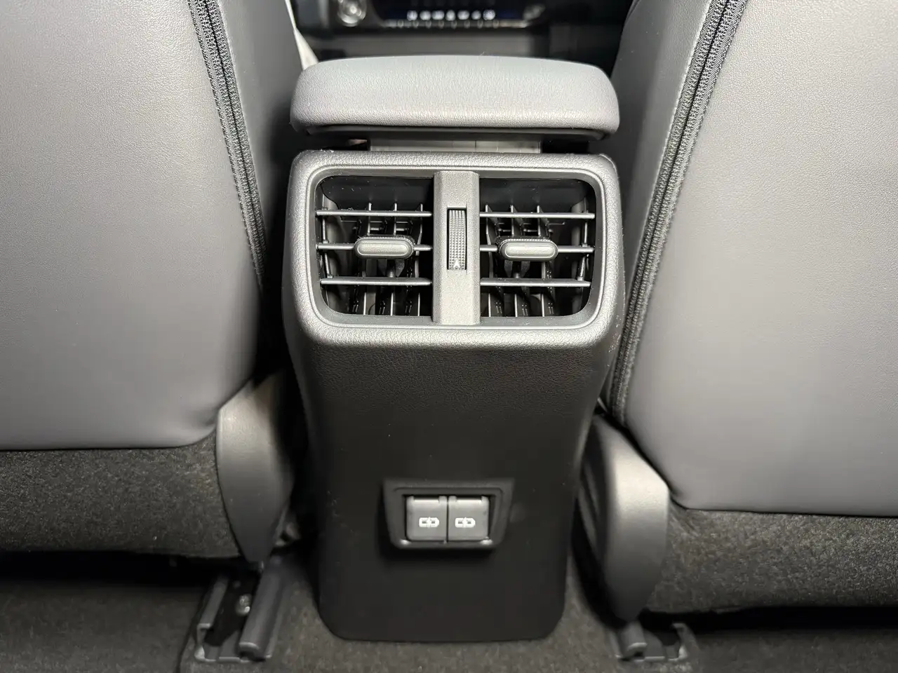 Lexus UX photo Lexus UX