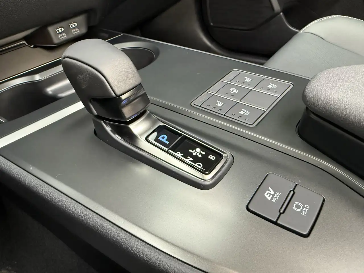 Lexus UX photo Lexus UX