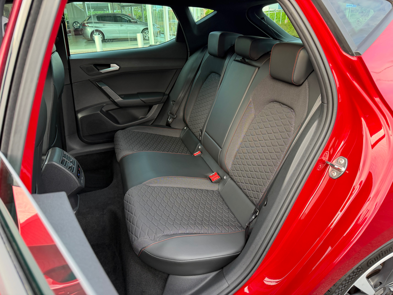 SEAT Leon 1.5 TSI * DSG * FR Design * CARPLAY * Att. Rem * — photo 11