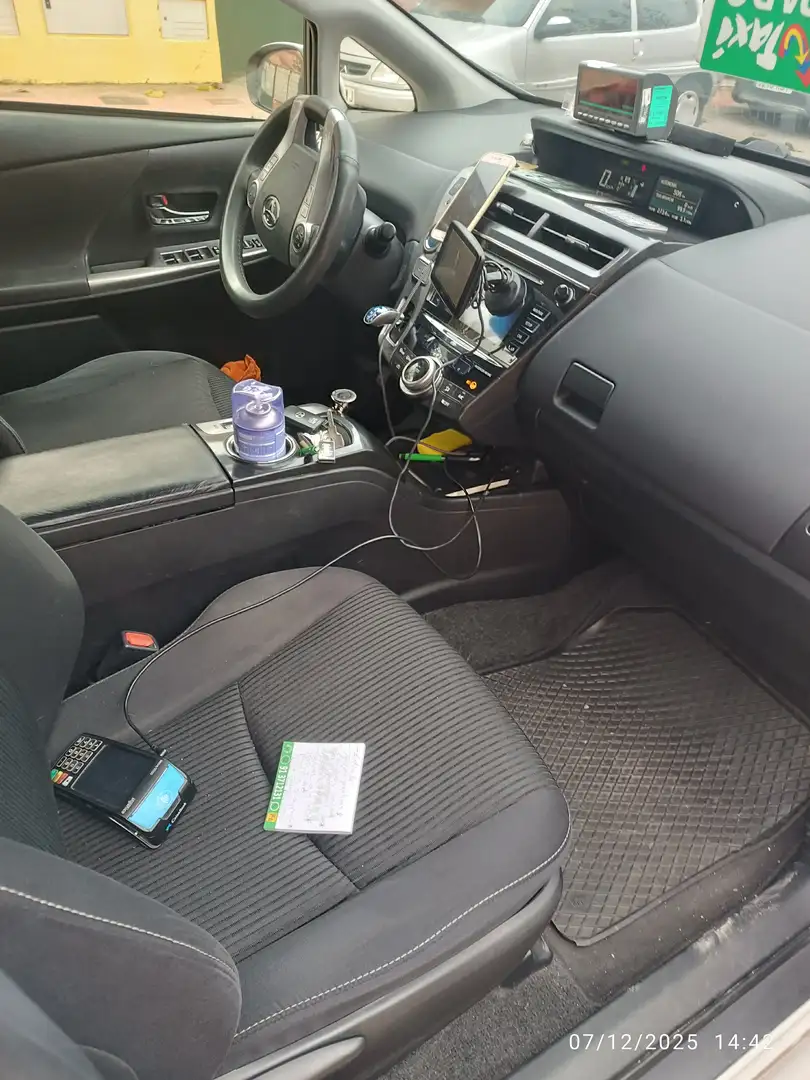 Toyota Prius+ 1.8 Biały - 1