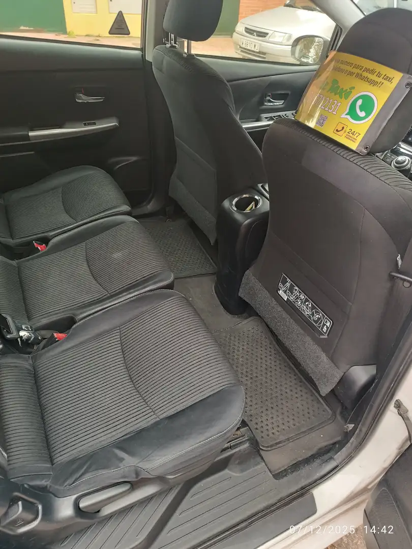 Toyota Prius+ 1.8 Biały - 2