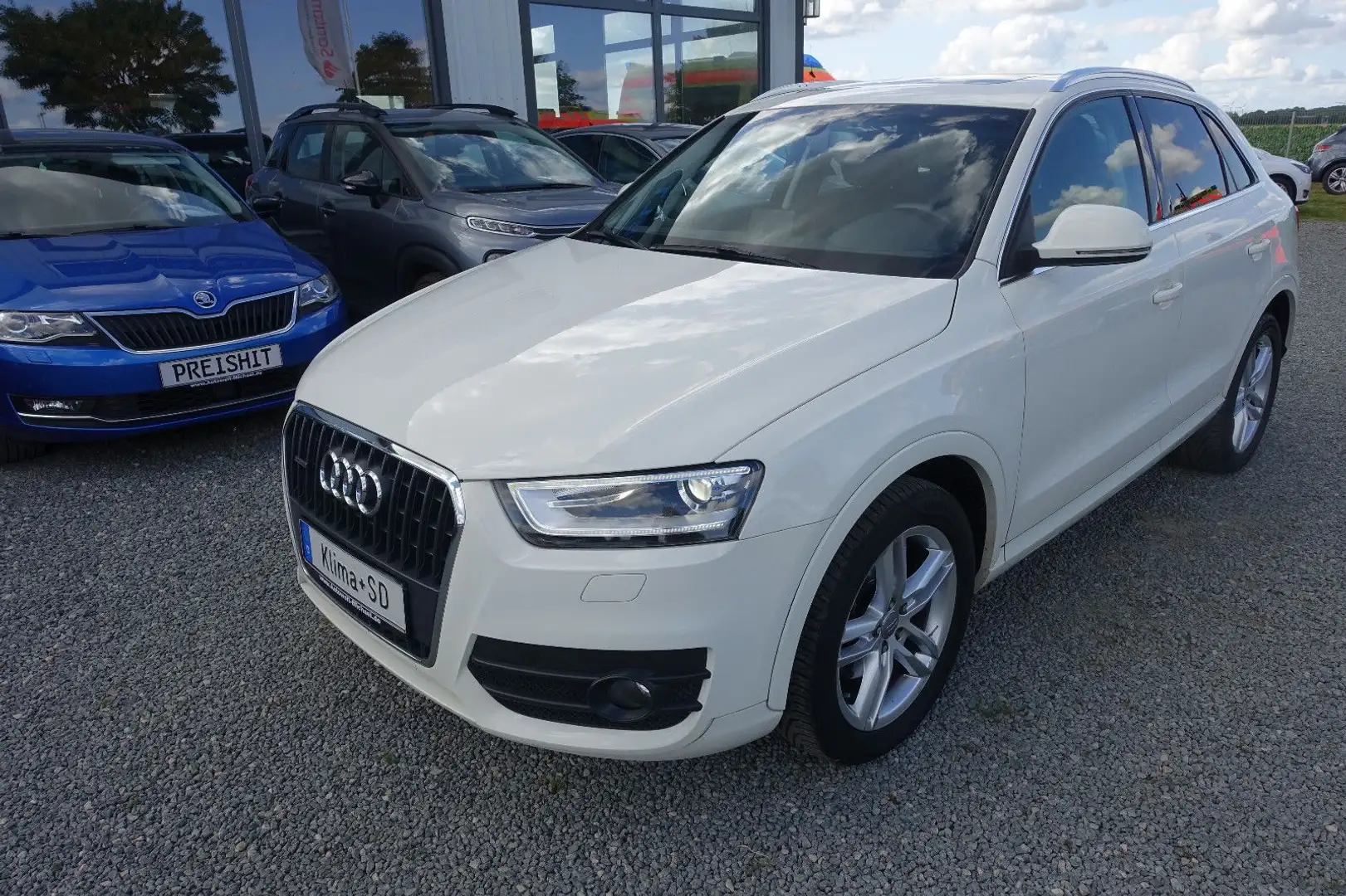 Audi Q3 2.0 TDI quattro Aut. KLIMAAUT XEN SITZH PANOR White - 2
