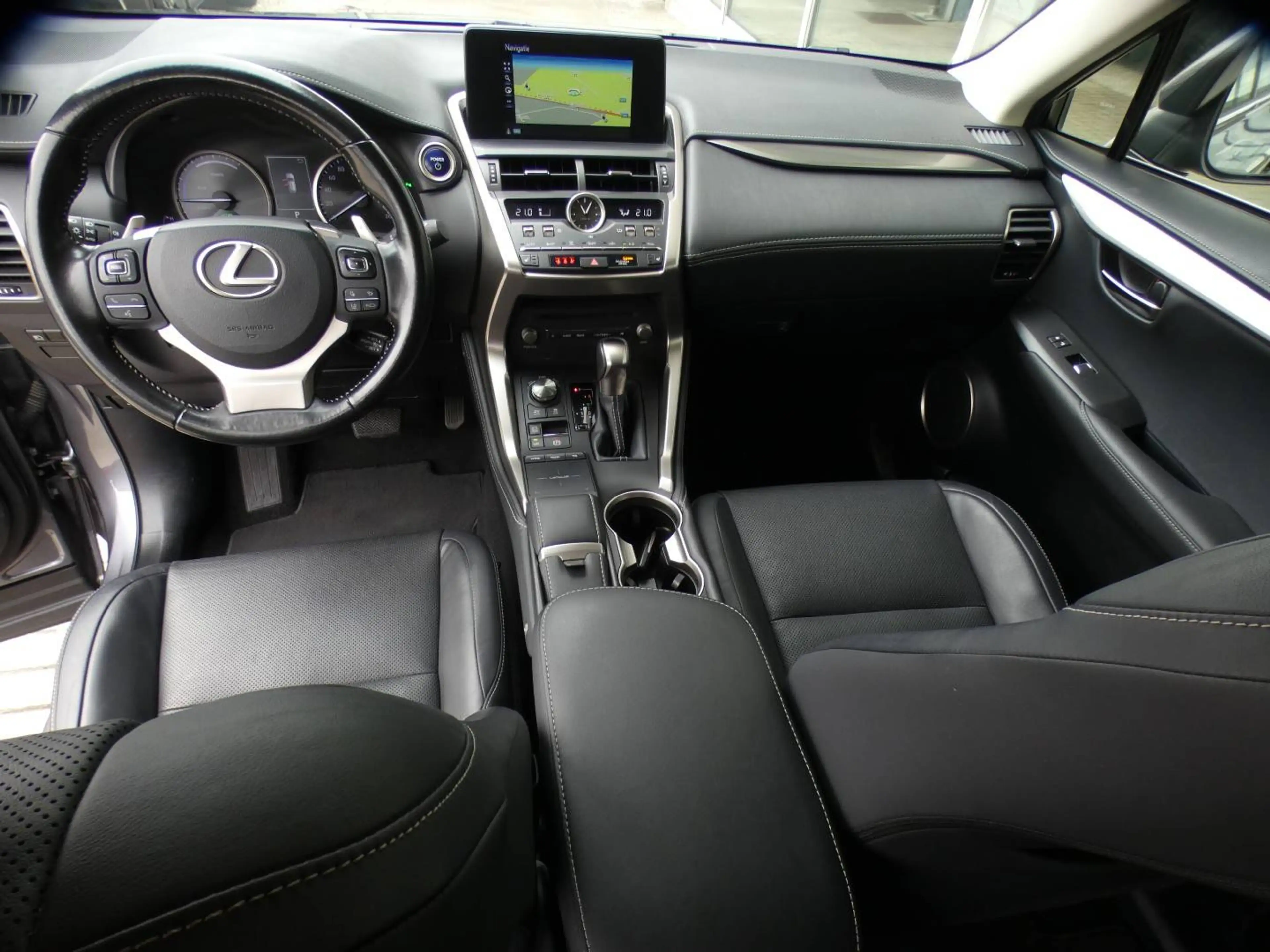 Lexus NX 300h Hybrid AWD Executive Line +LEDER +TREKHAAK +Zetelverwarming +Elektrische koffer +Elektrische zetels — photo 15